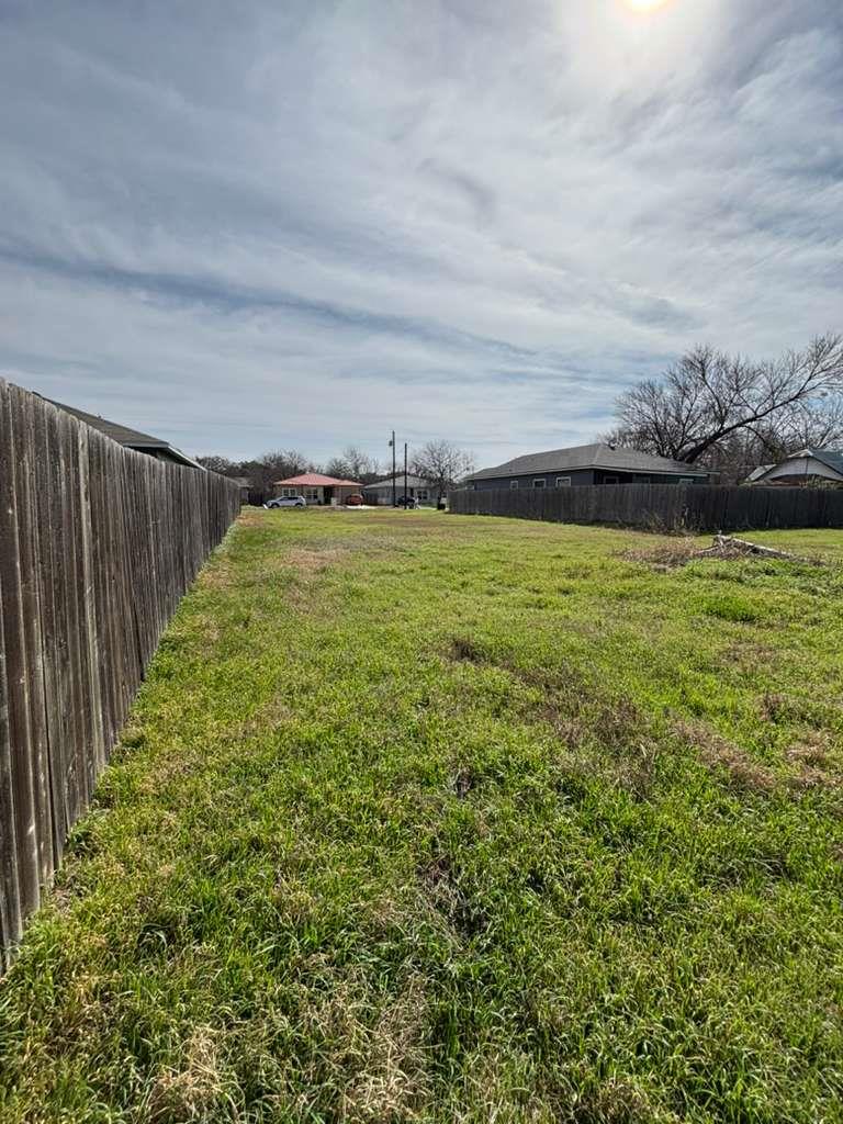 612 Briggs St, Lampasas, TX 76550