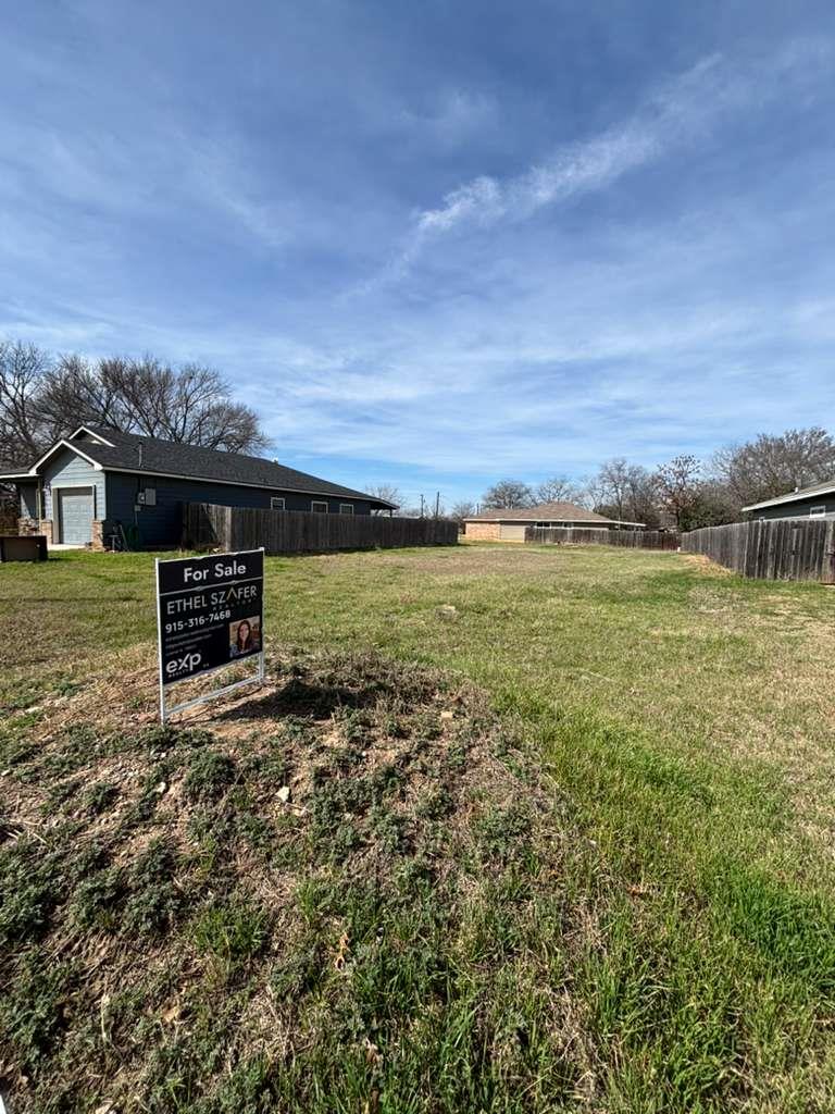 612 Briggs St, Lampasas, TX 76550