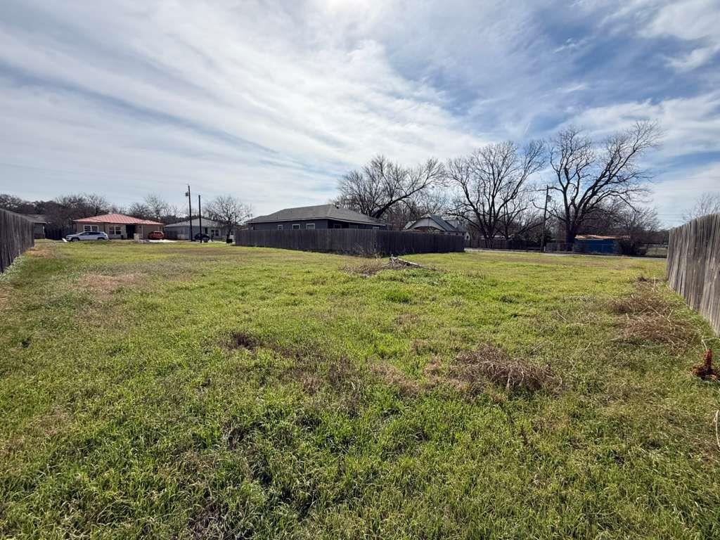 612 Briggs St, Lampasas, TX 76550