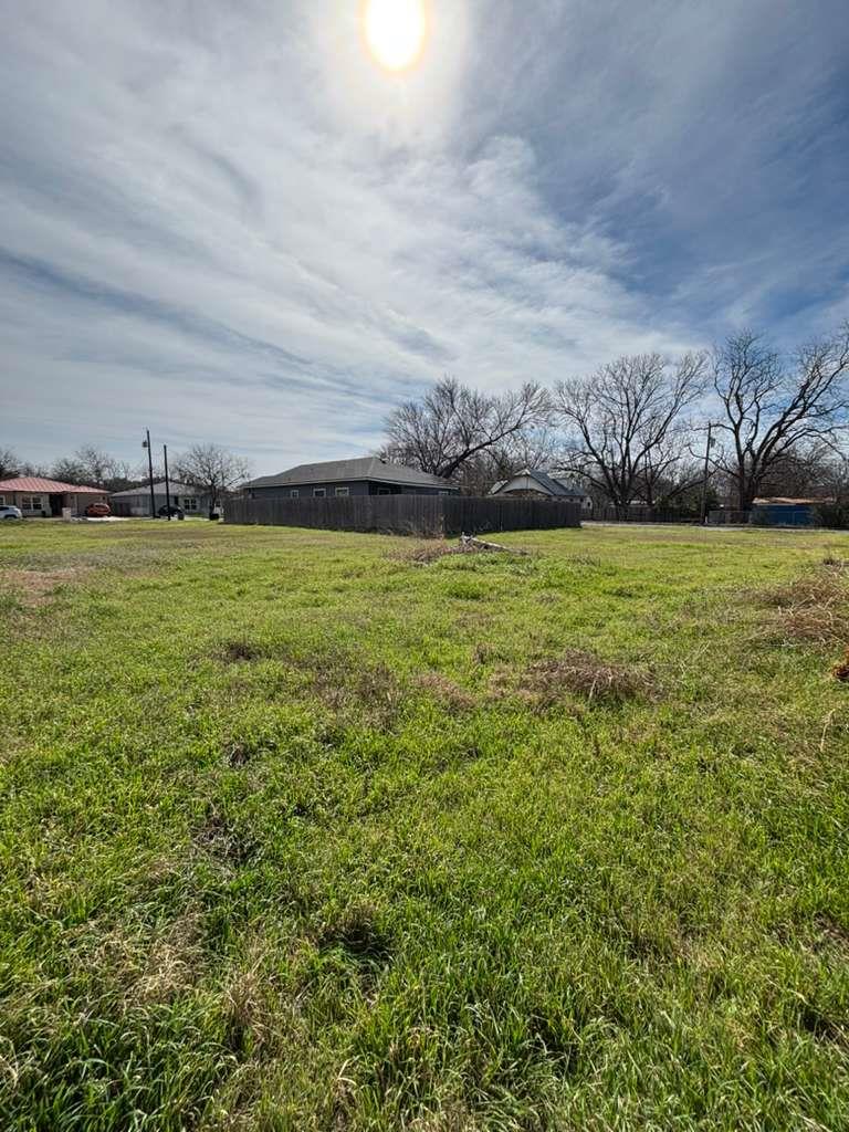 612 Briggs St, Lampasas, TX 76550