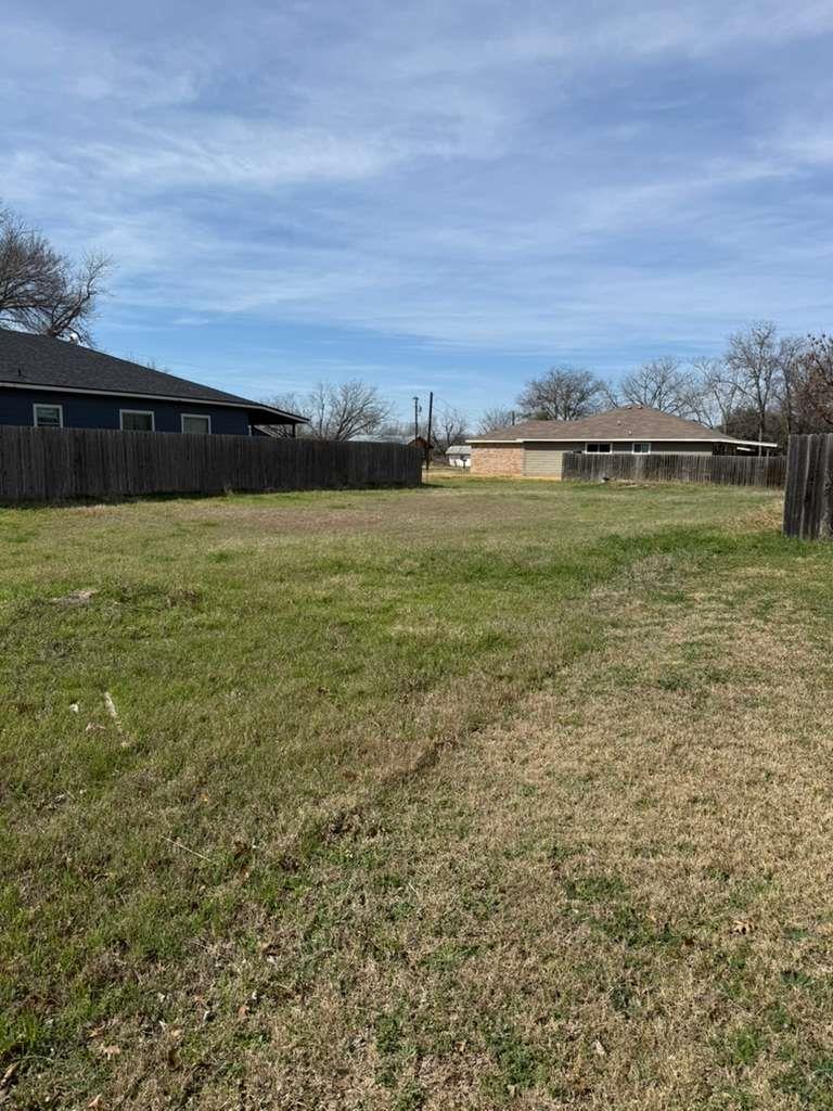 612 Briggs St, Lampasas, TX 76550