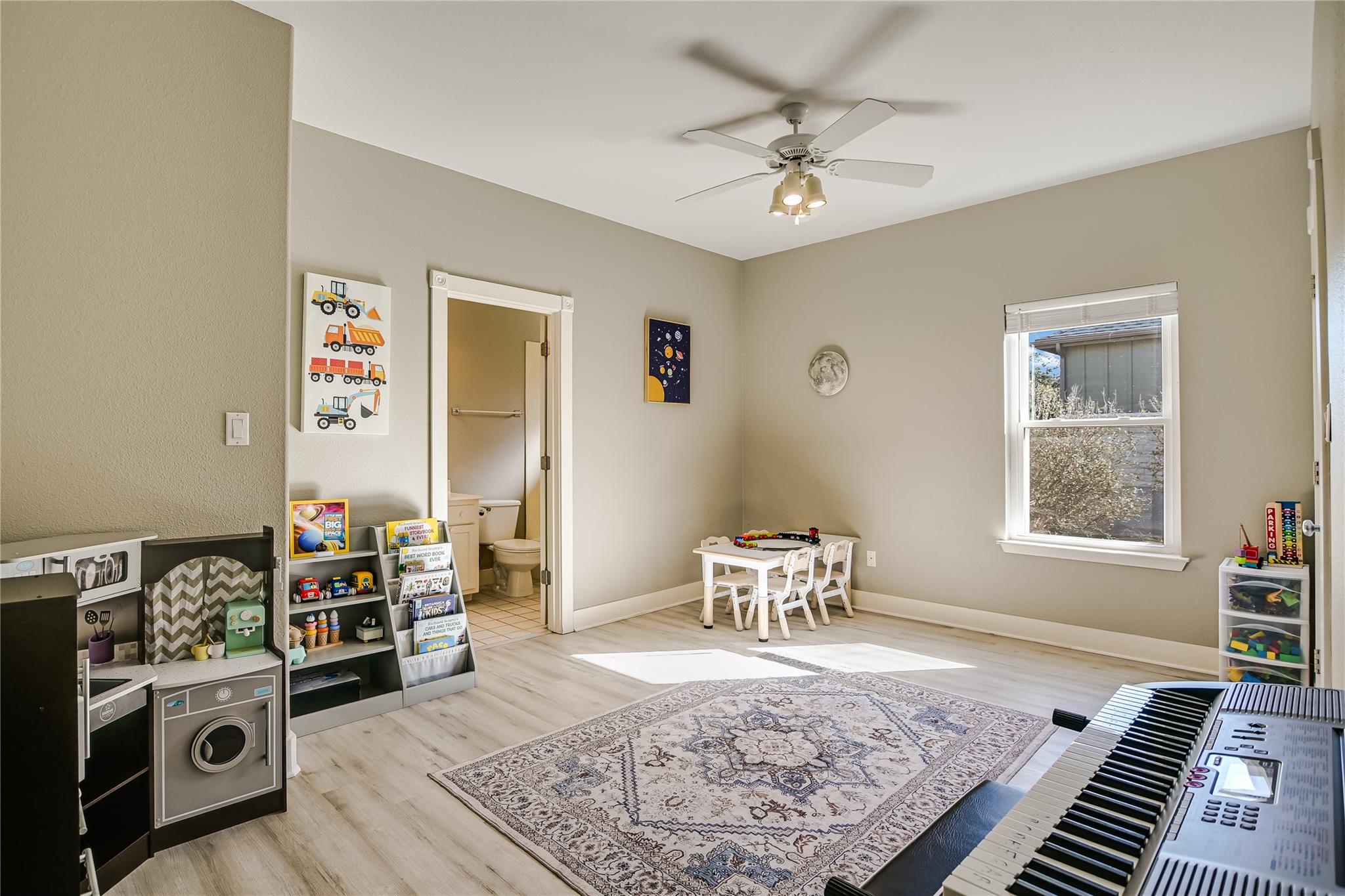 945 Wesley Ridge Dr, Spicewood, TX 78669