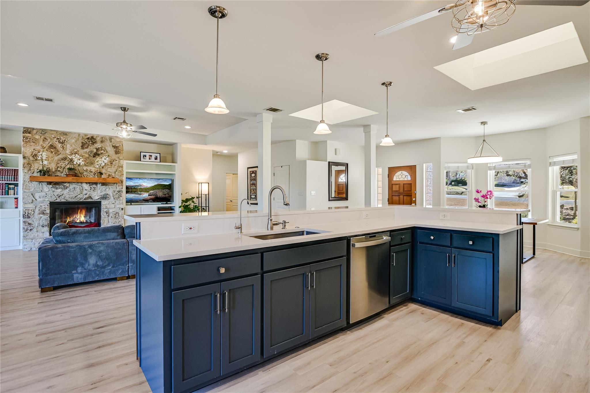 945 Wesley Ridge Dr, Spicewood, TX 78669