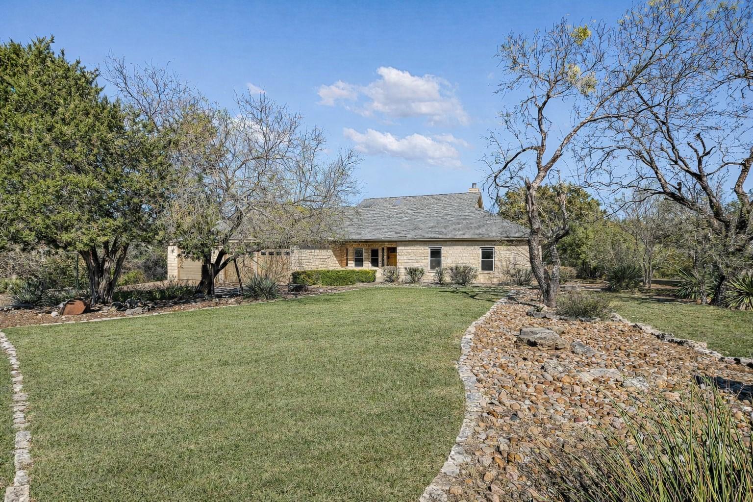 945 Wesley Ridge Dr, Spicewood, TX 78669