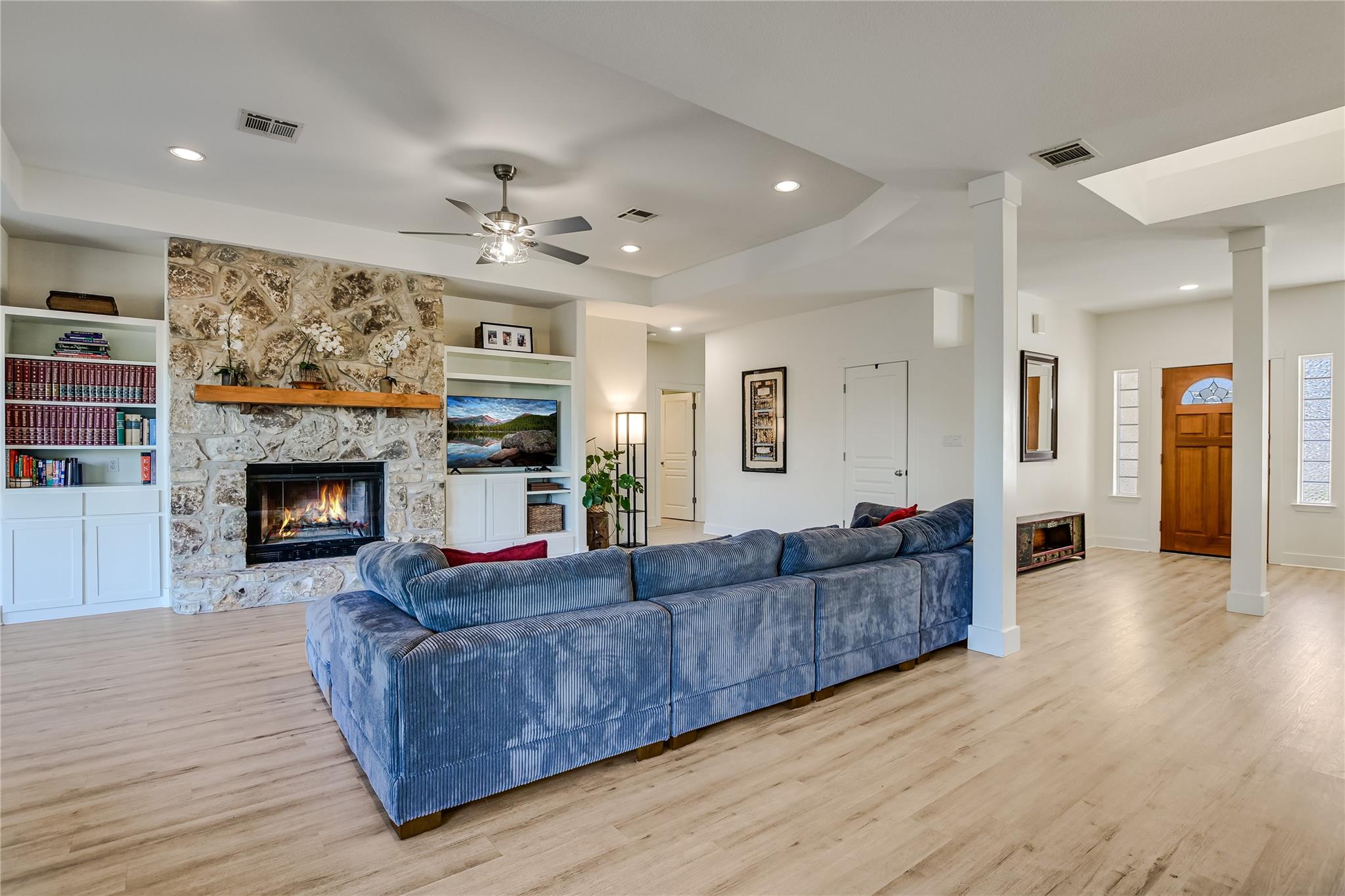 945 Wesley Ridge Dr, Spicewood, TX 78669