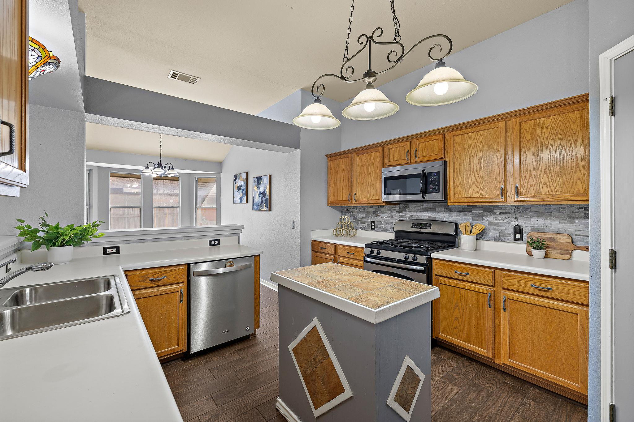 15 Azalea Dr, Georgetown, TX 78626