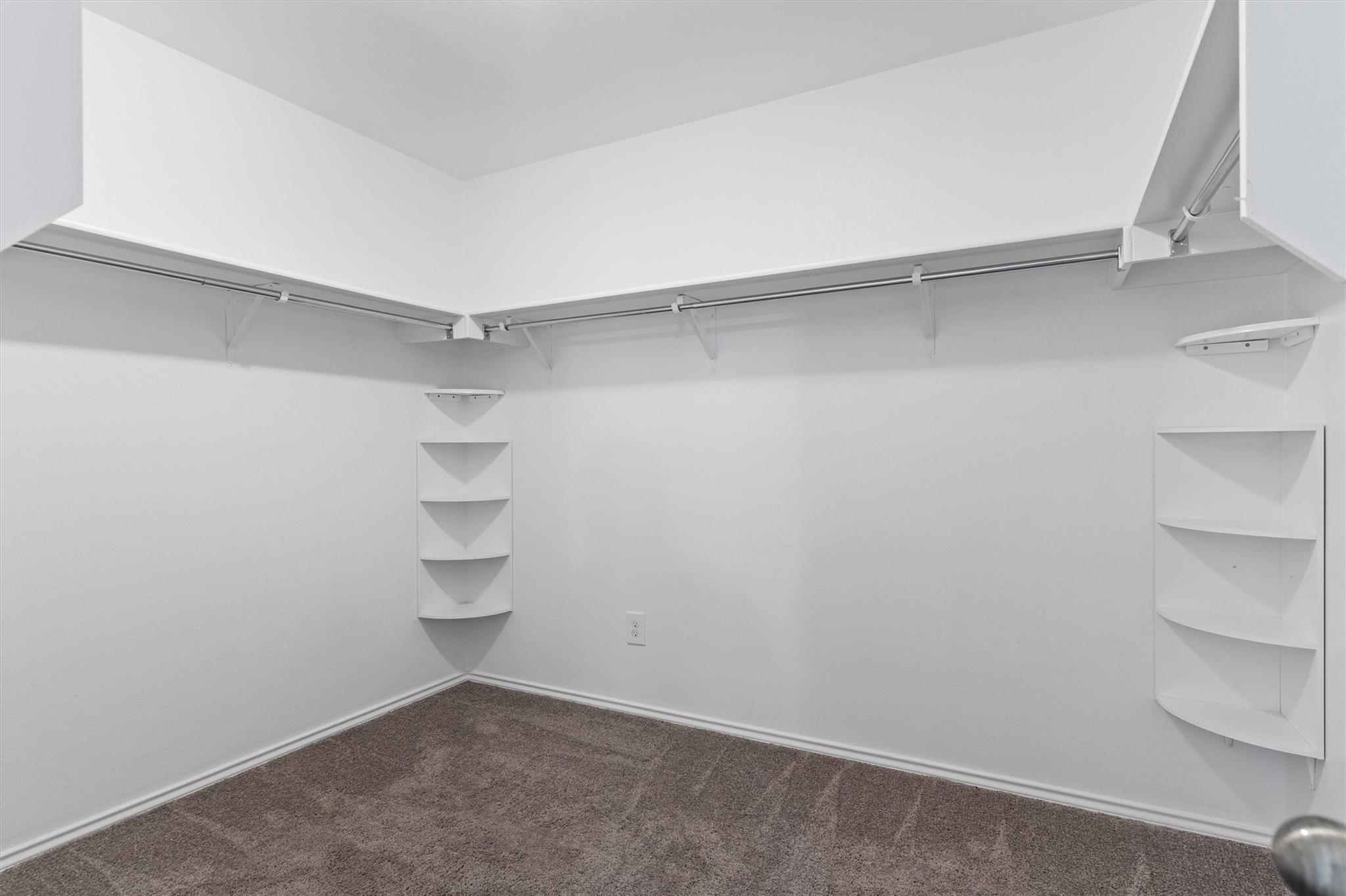 5608 Sunday Silence Dr, Del Valle, TX 78617