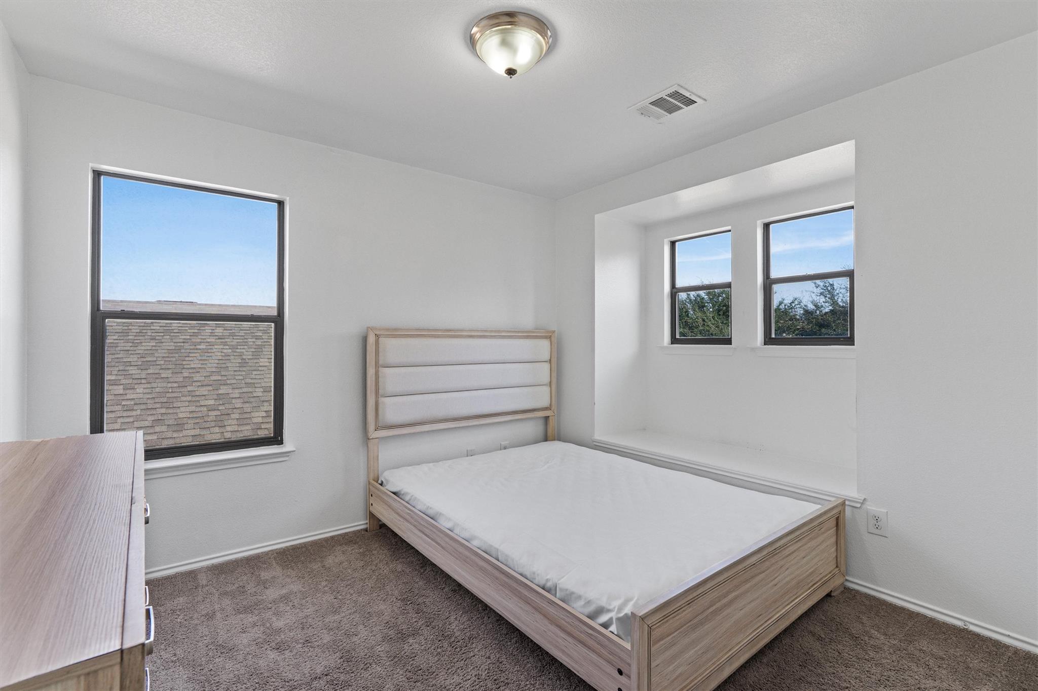 5608 Sunday Silence Dr, Del Valle, TX 78617