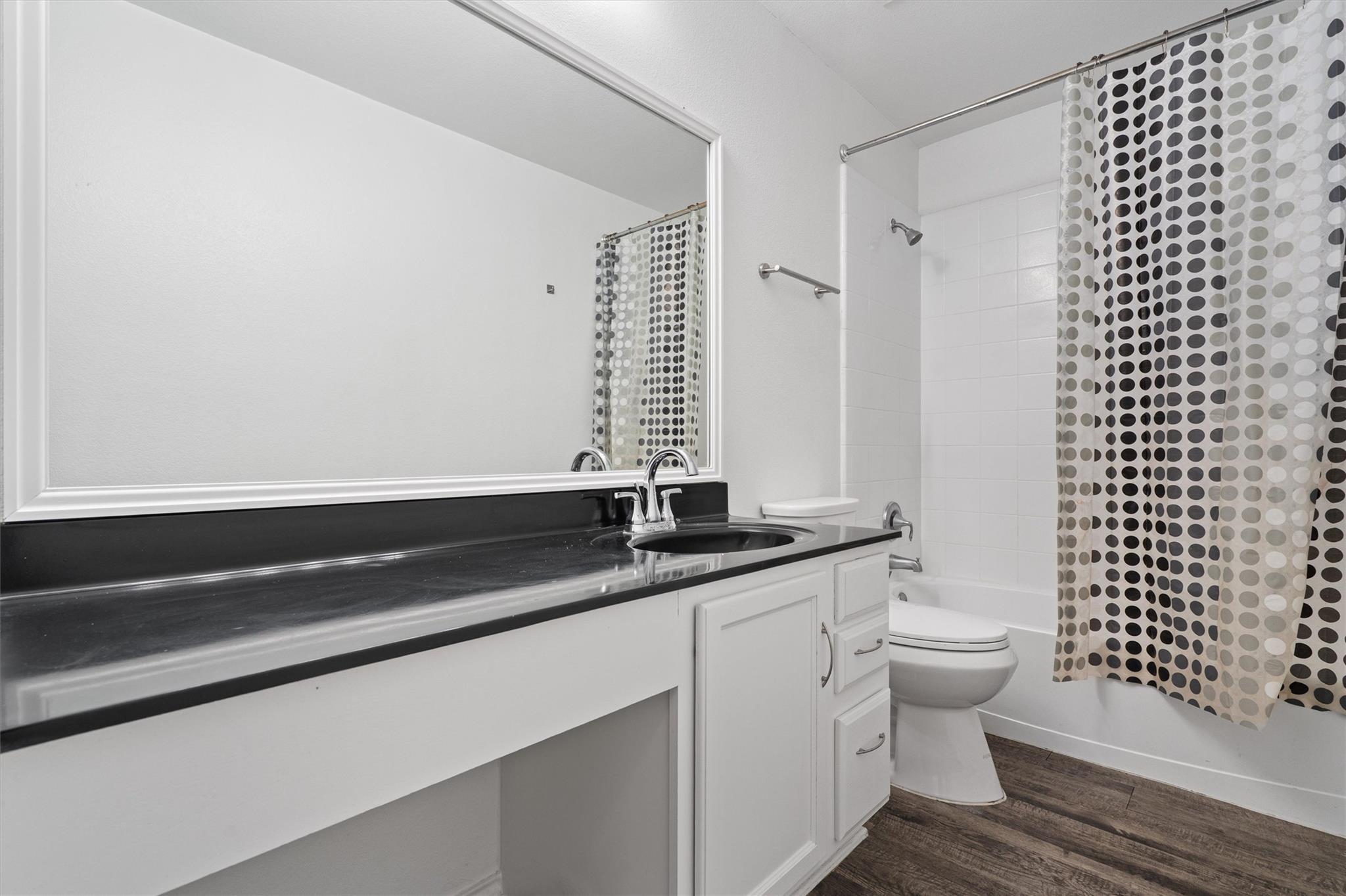 5608 Sunday Silence Dr, Del Valle, TX 78617