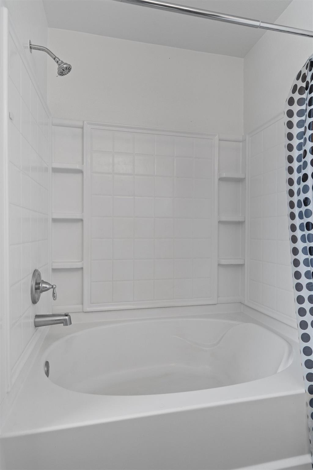 5608 Sunday Silence Dr, Del Valle, TX 78617