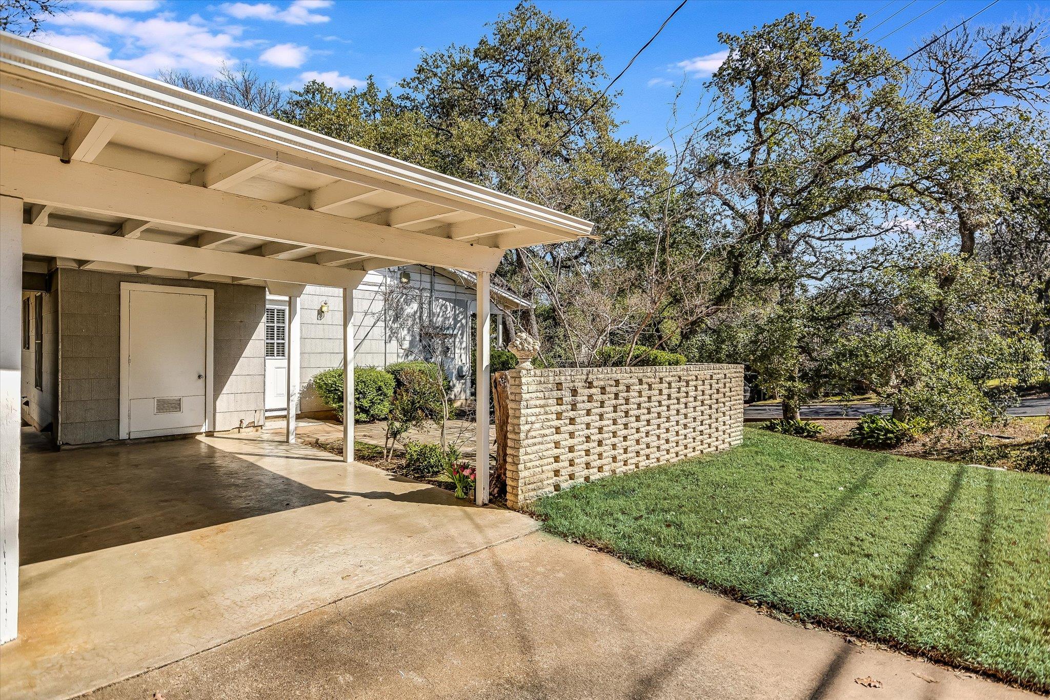 1000 Possum Trot St, Austin, TX 78703