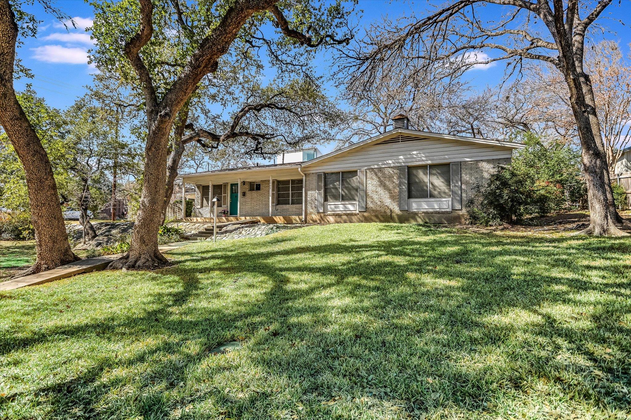 1000 Possum Trot St, Austin, TX 78703