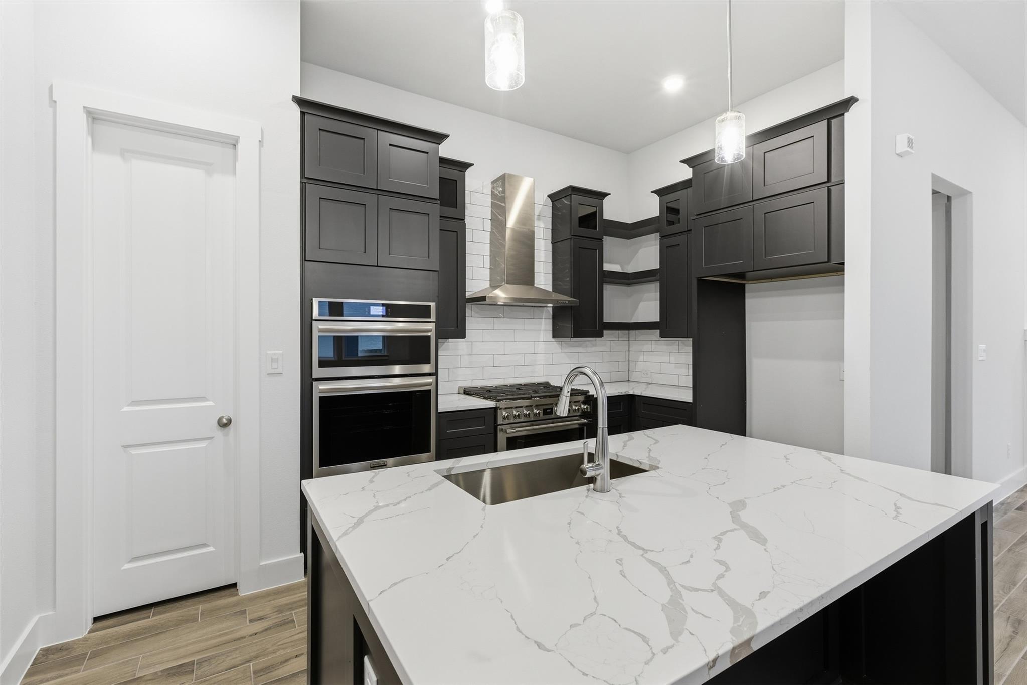 8521 Pine Muhly Dr, Lago Vista, TX 78645