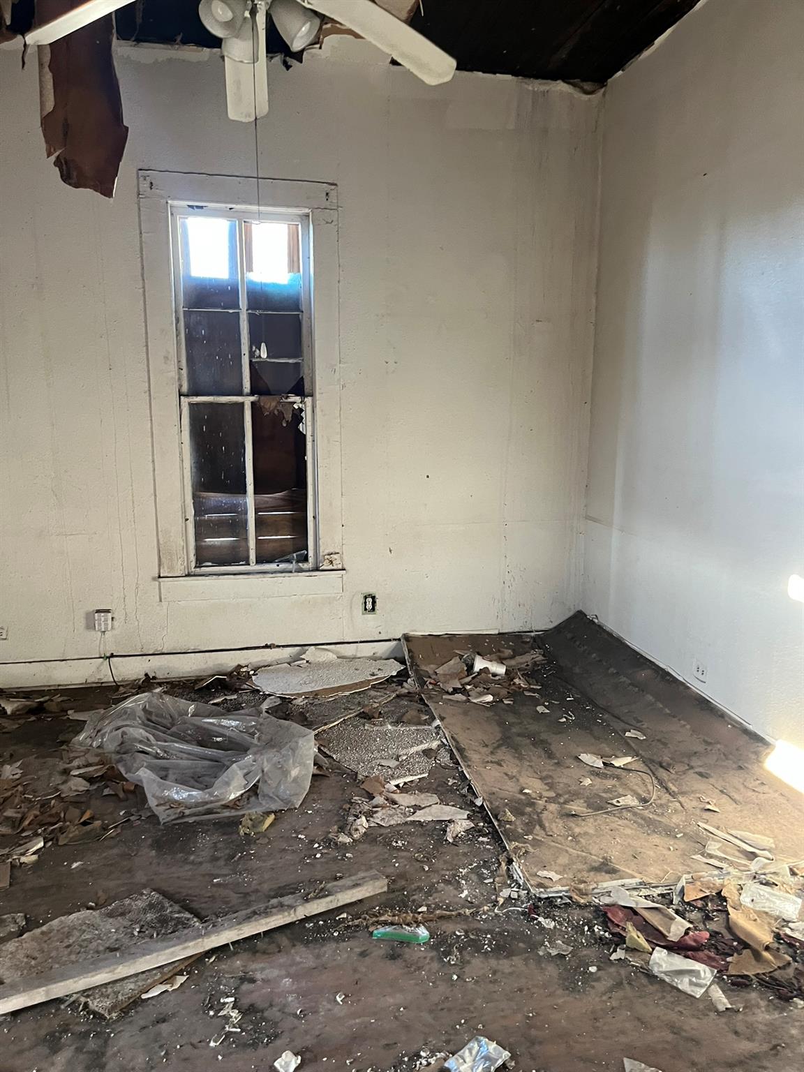 1404 N OLIVE St, San Antonio, TX 78208