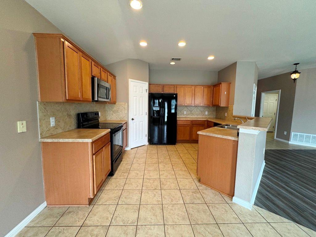 7820 Little Deer Trl, Georgetown, TX 78628