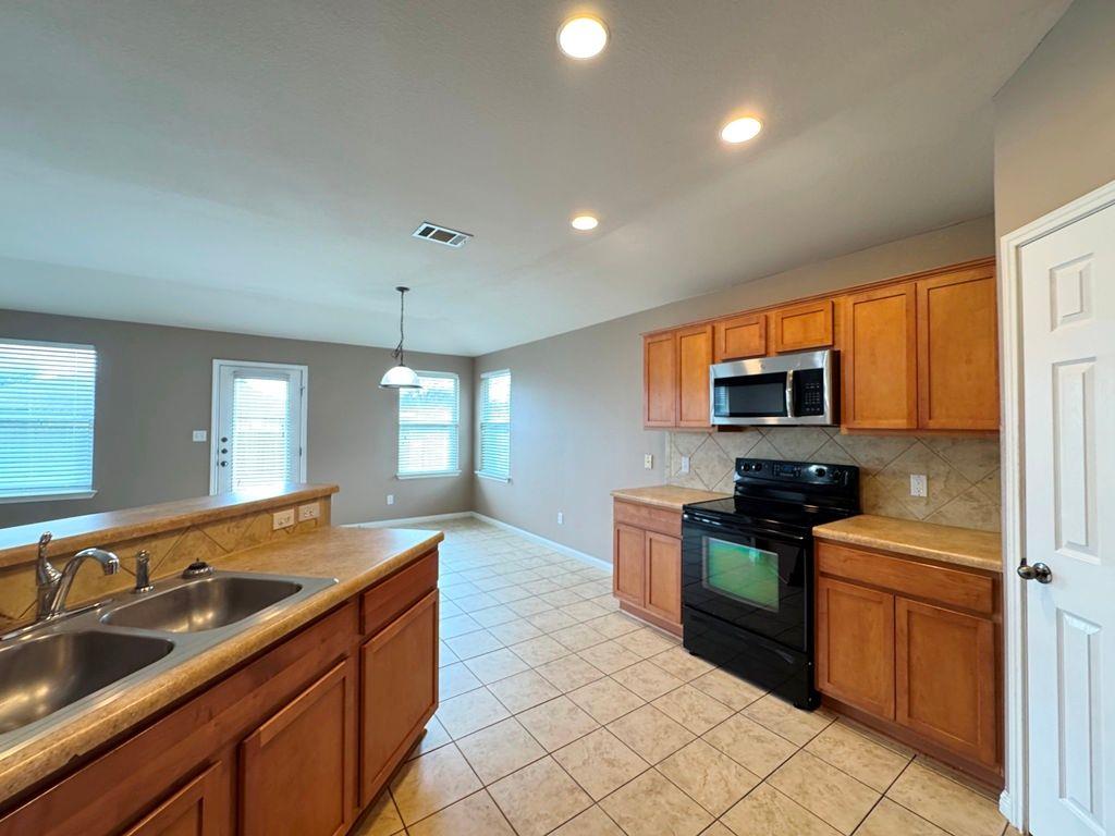 7820 Little Deer Trl, Georgetown, TX 78628