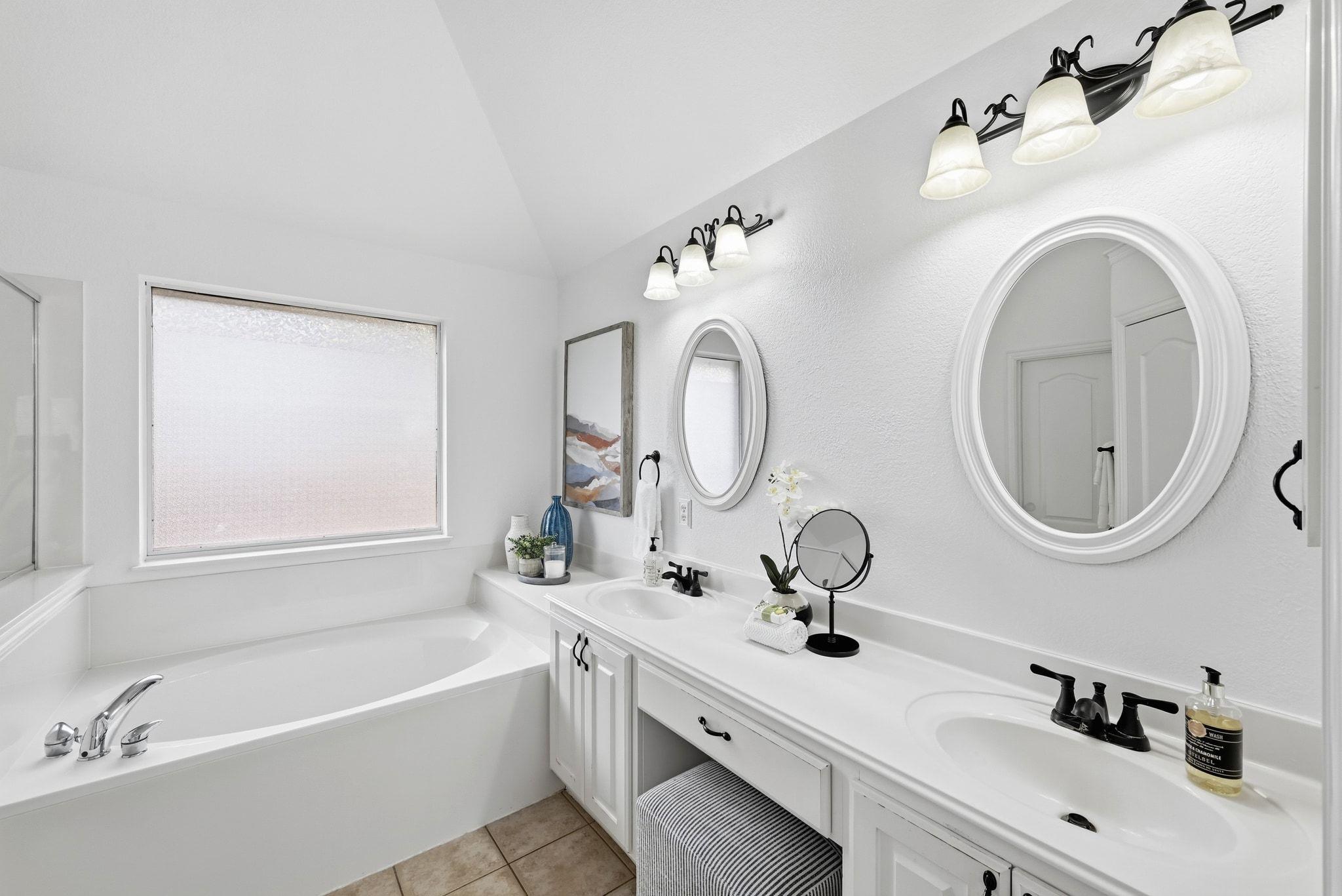 1681 Amberwood Loop, Kyle, TX 78640