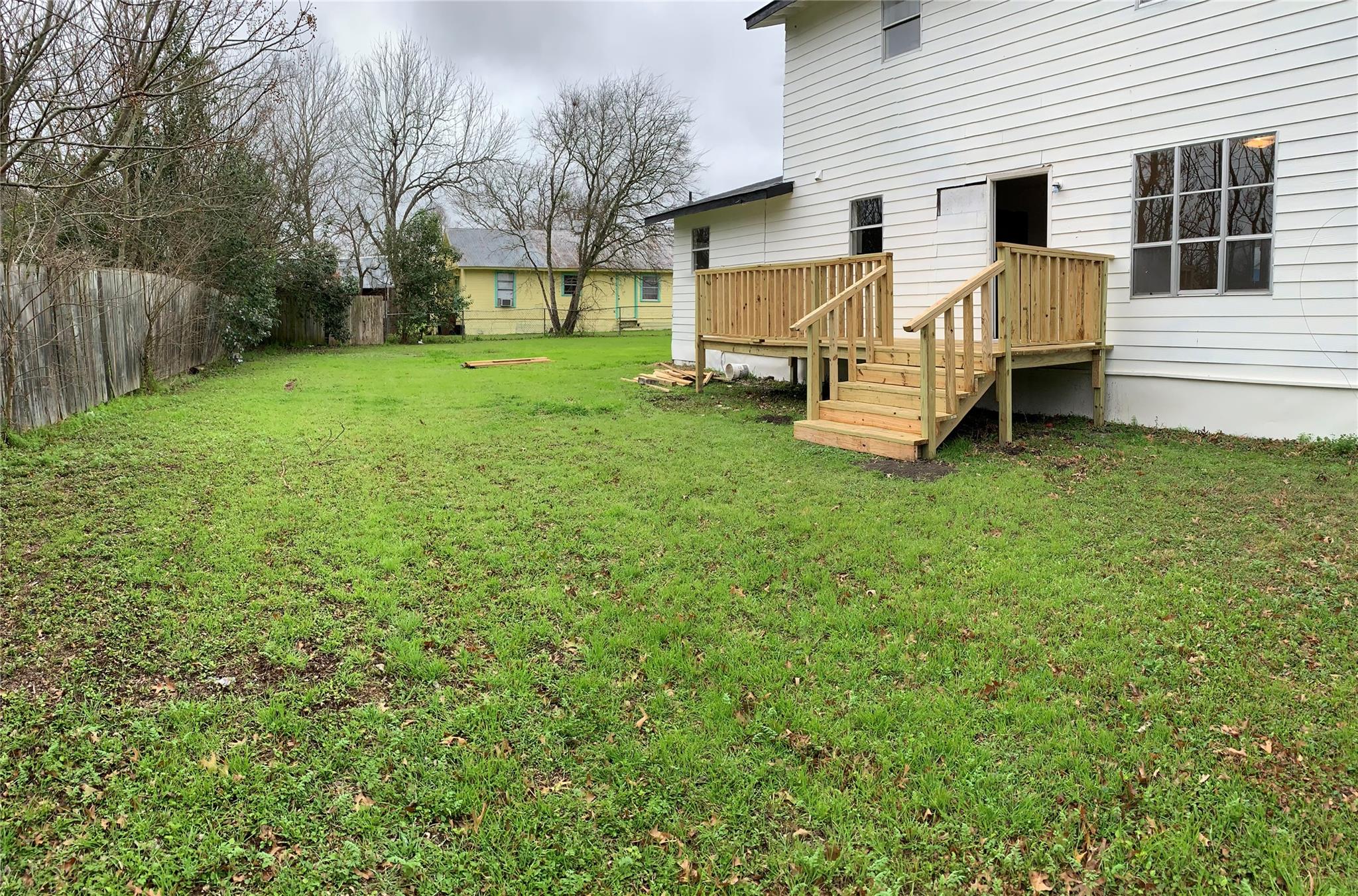 516 San Saba St, Lockhart, TX 78644