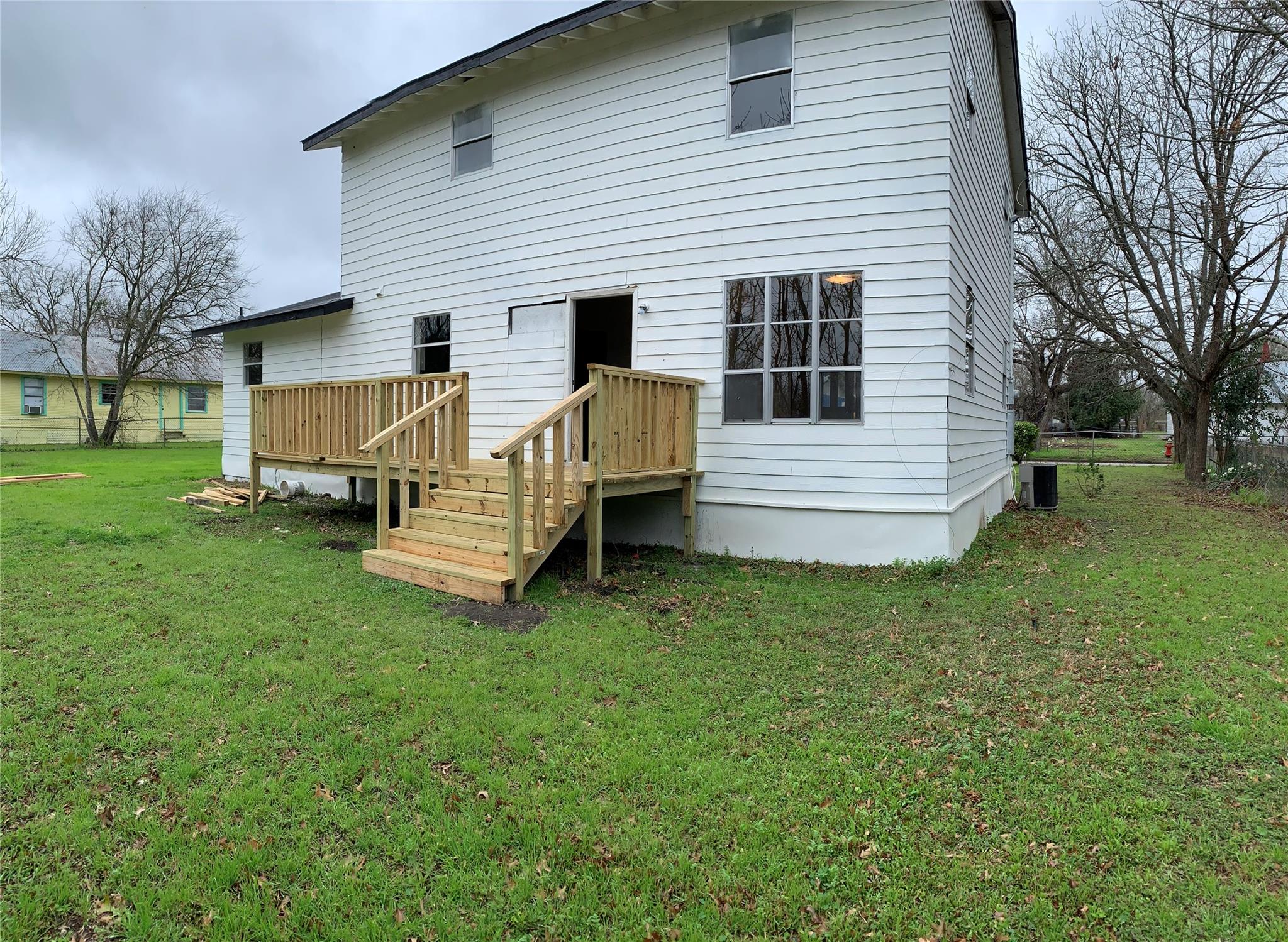 516 San Saba St, Lockhart, TX 78644