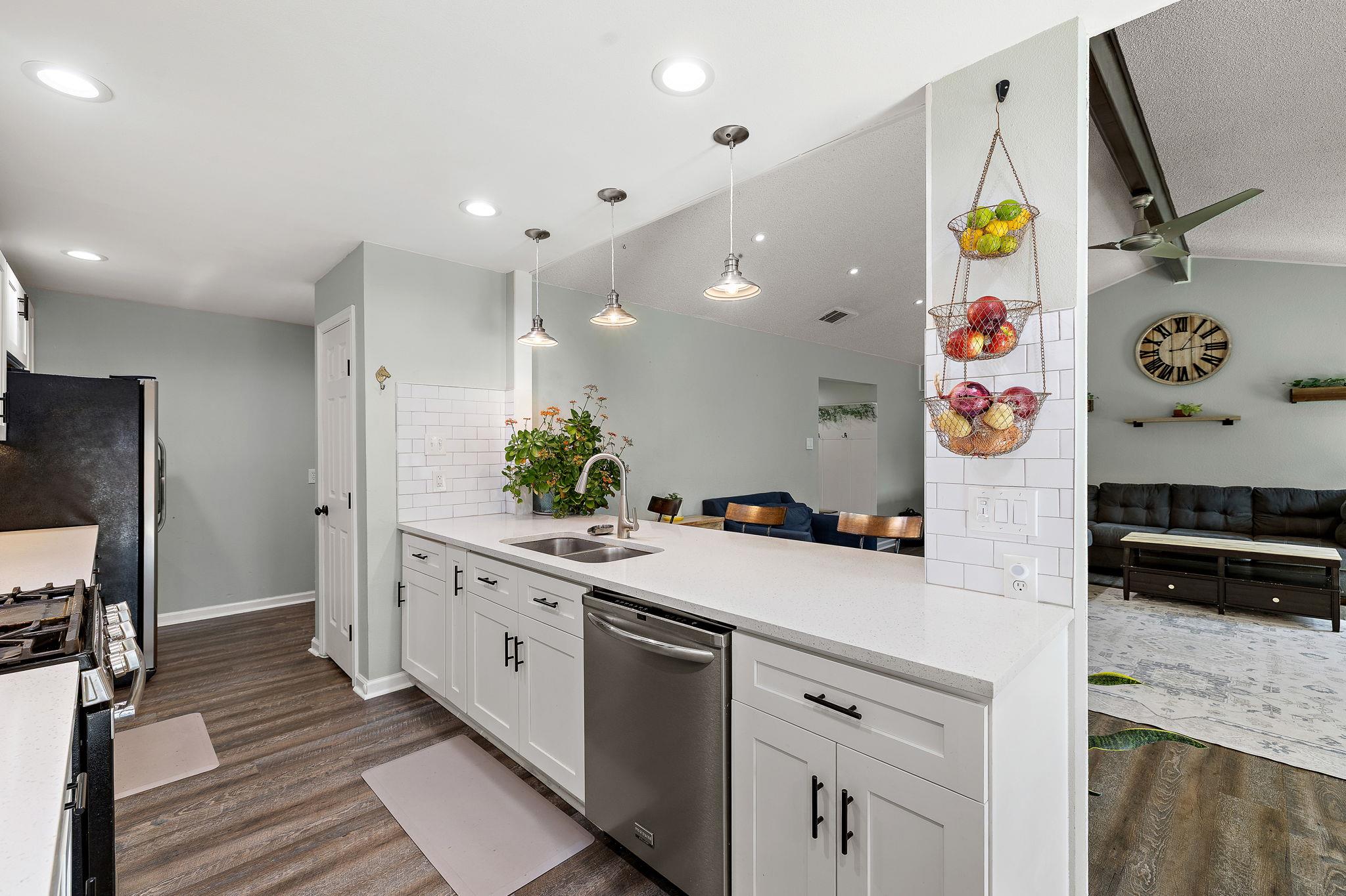 805 Garden Path Dr, Round Rock, TX 78664