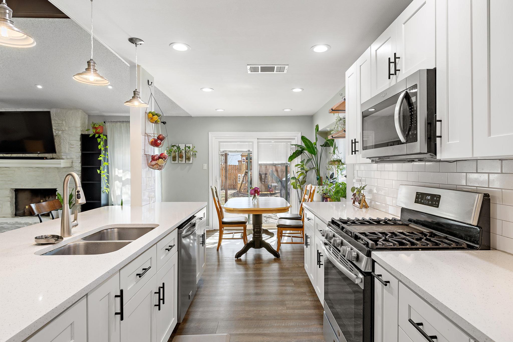 805 Garden Path Dr, Round Rock, TX 78664