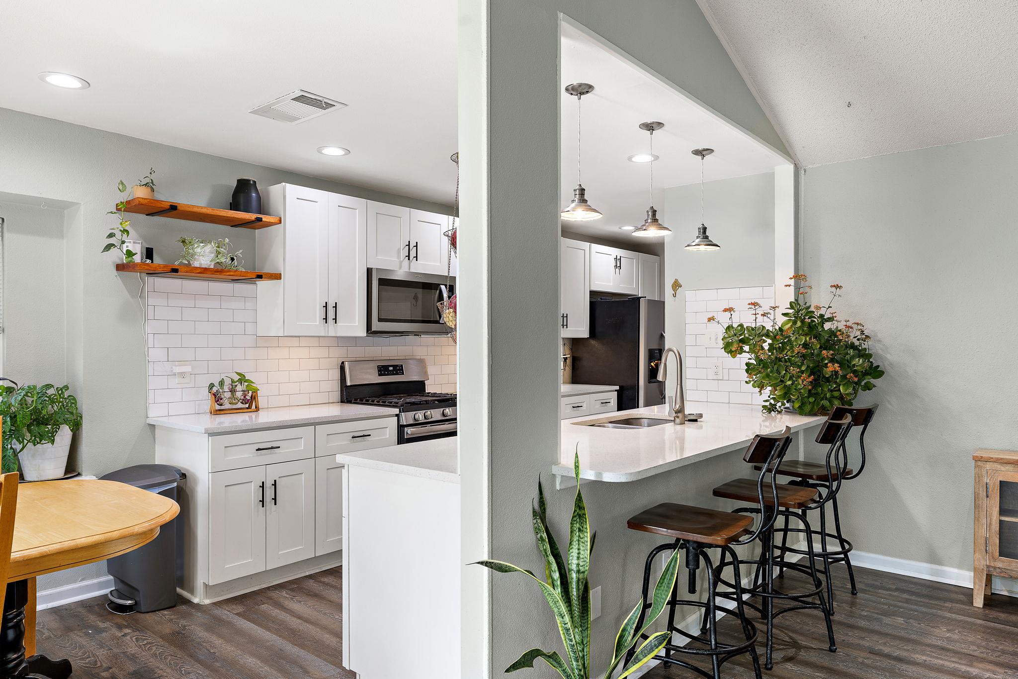 805 Garden Path Dr, Round Rock, TX 78664