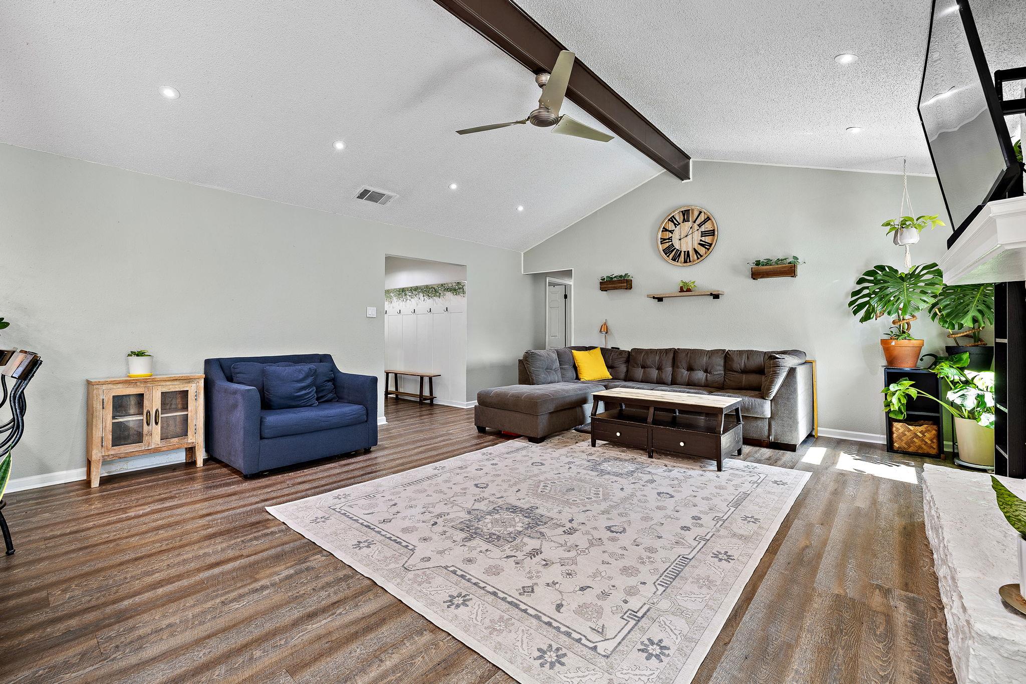 805 Garden Path Dr, Round Rock, TX 78664