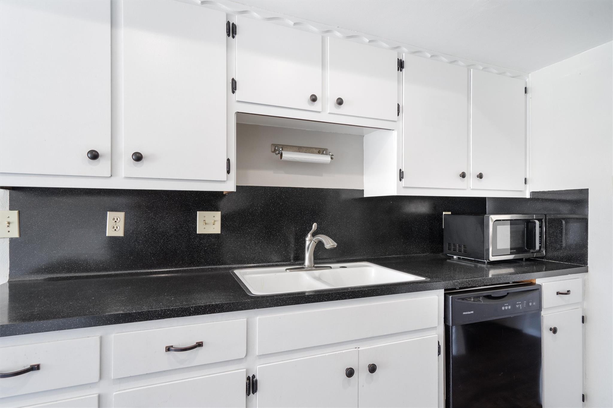 8309 Beaver Brook Ln, Austin, TX 78748