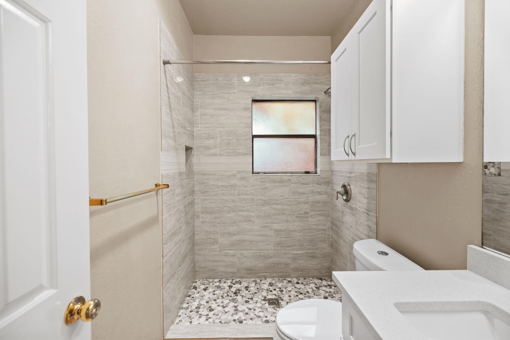 2706 SALADO St # 210, Austin, TX 78705