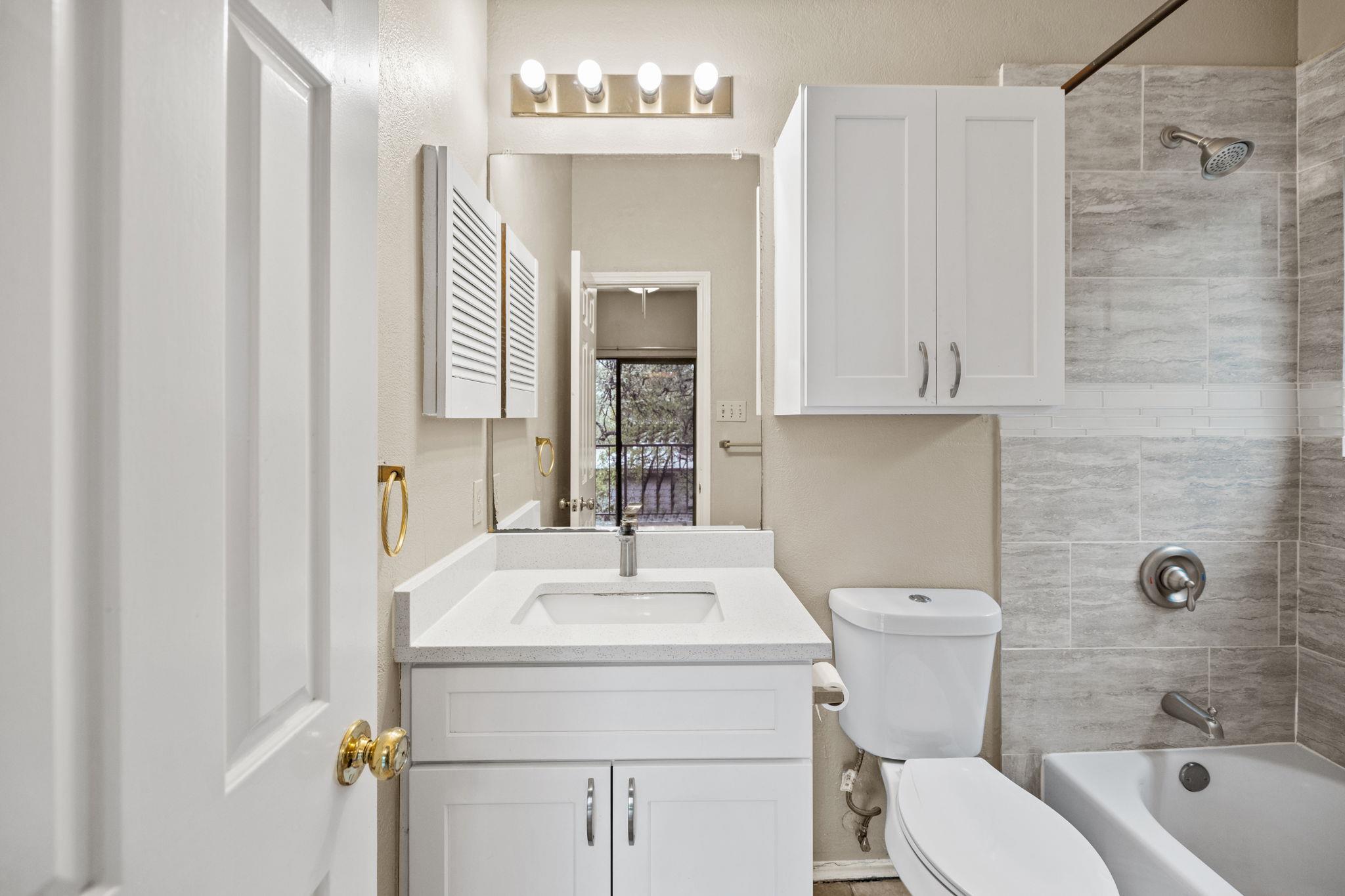 2706 SALADO St # 210, Austin, TX 78705