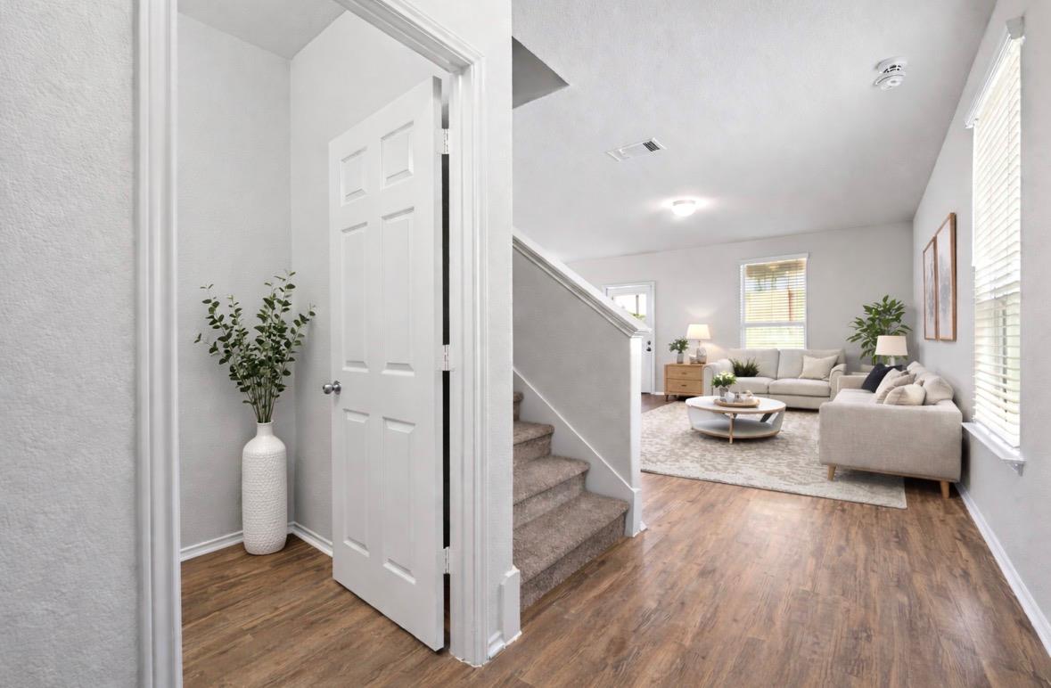 511 Eves Necklace Dr, Buda, TX 78610