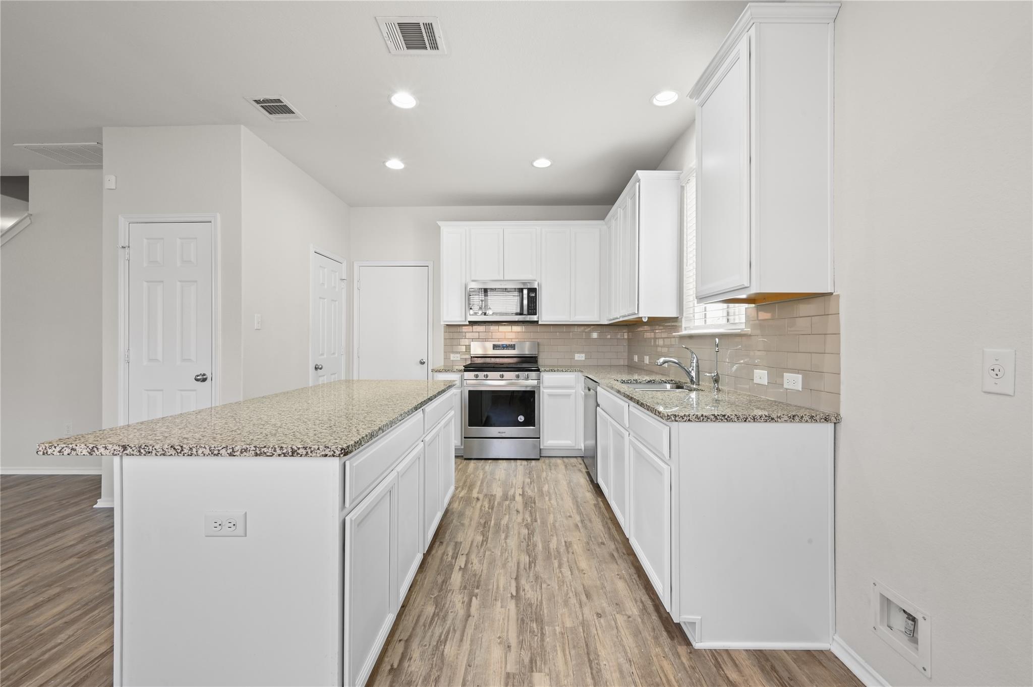 511 Eves Necklace Dr, Buda, TX 78610