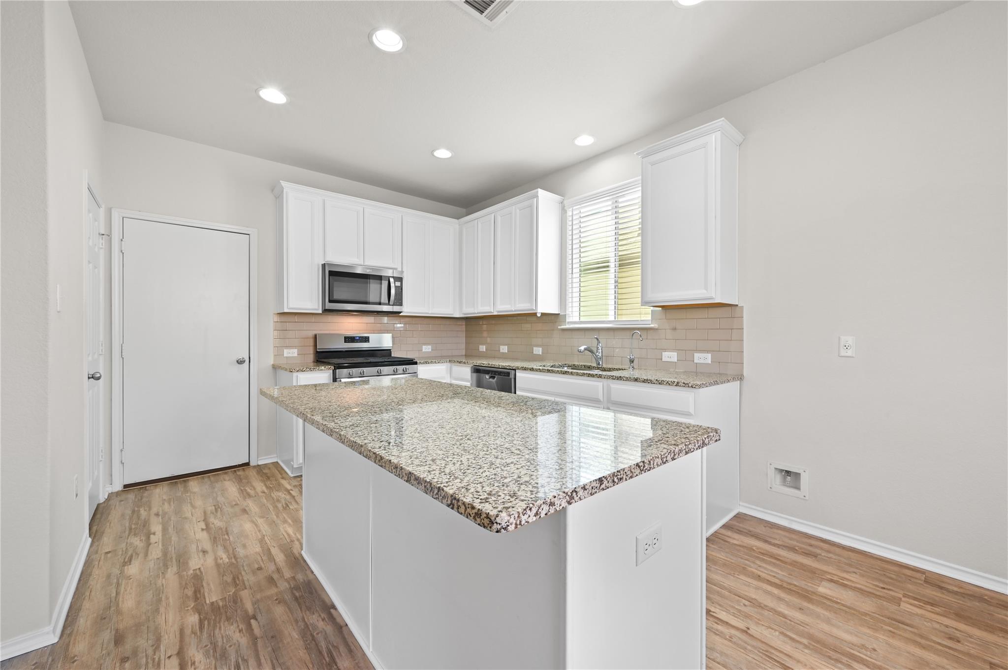 511 Eves Necklace Dr, Buda, TX 78610