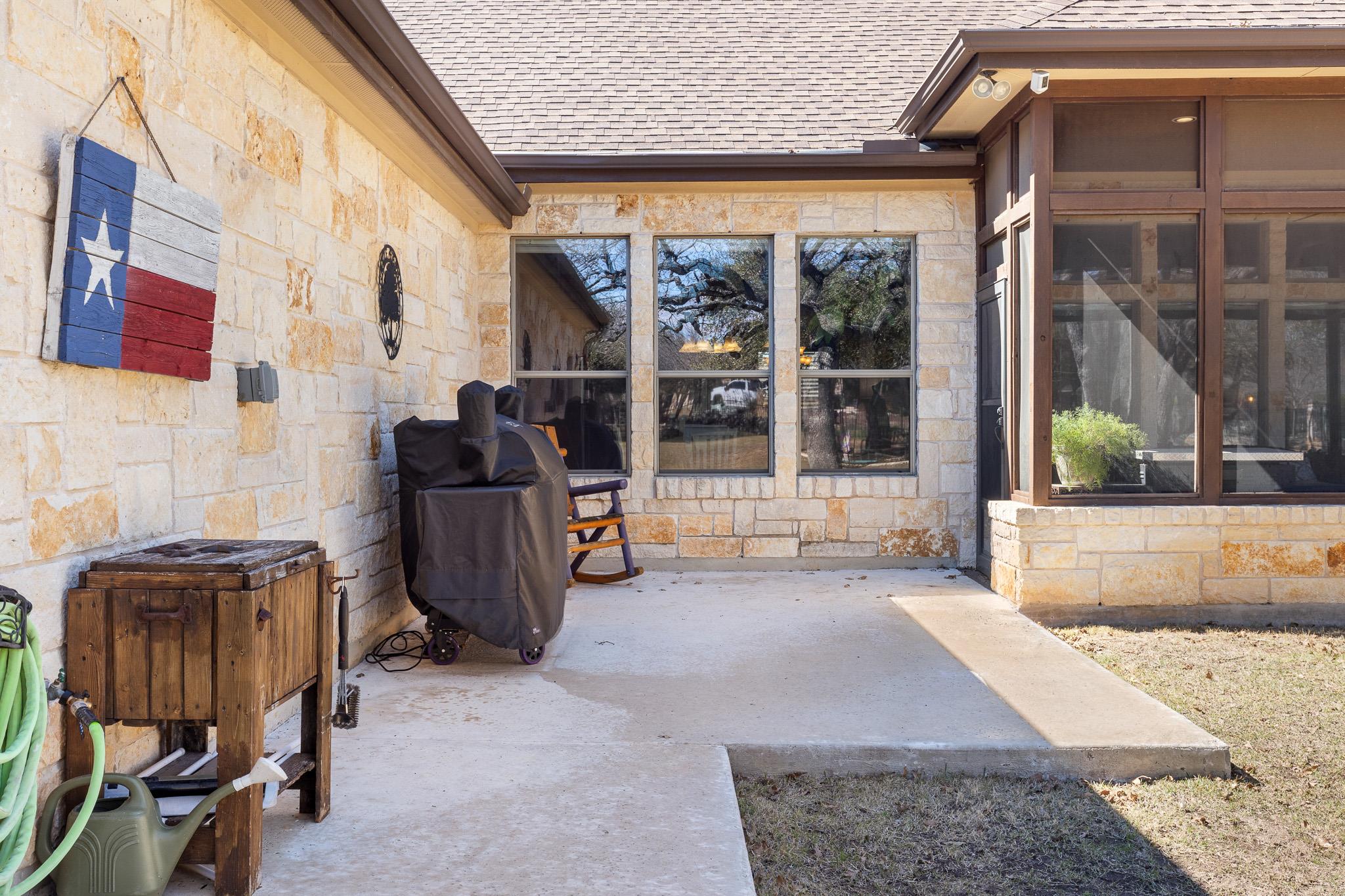 104 Roble Roja Dr, Georgetown, TX 78633