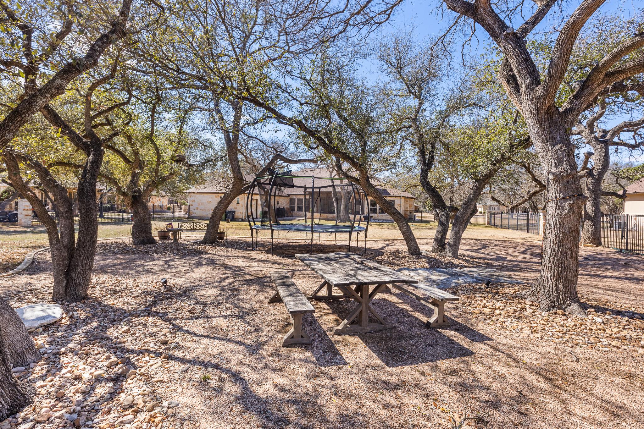 104 Roble Roja Dr, Georgetown, TX 78633