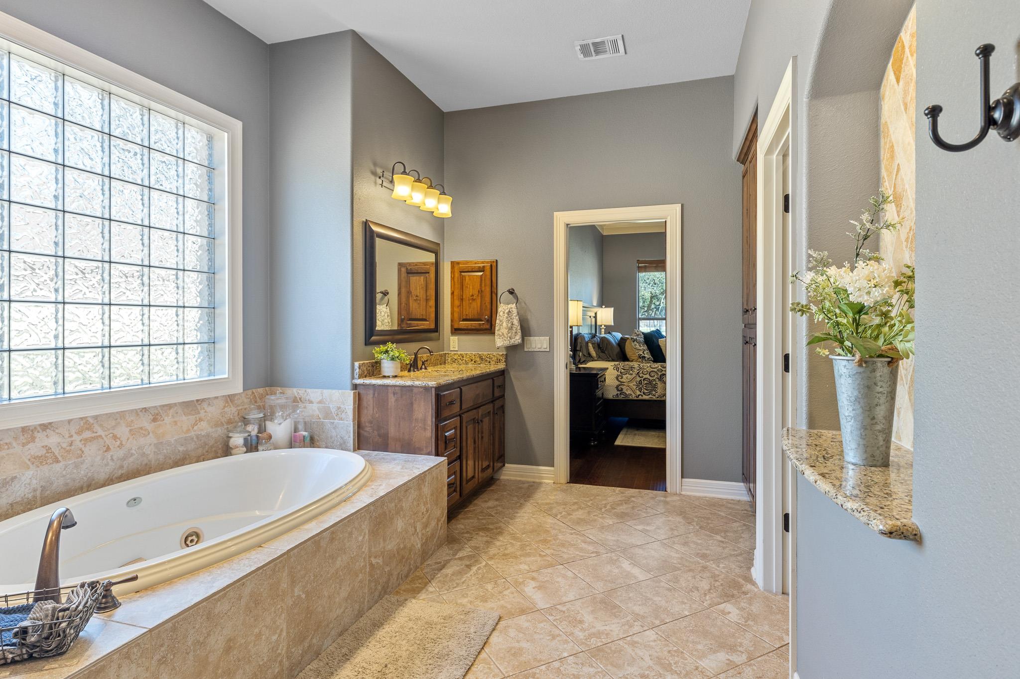 104 Roble Roja Dr, Georgetown, TX 78633