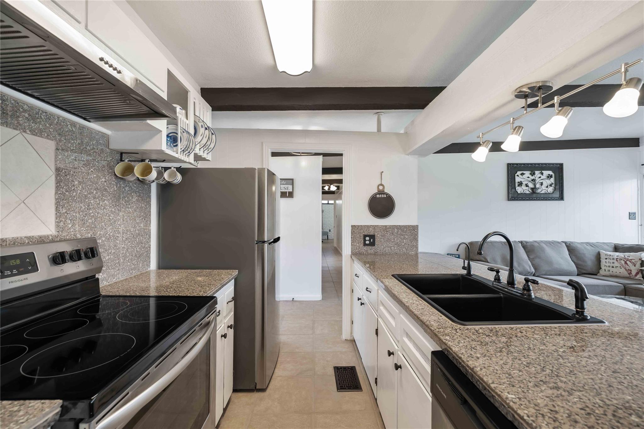 17416 Sleepy Hollow Dr, Lago Vista, TX 78645