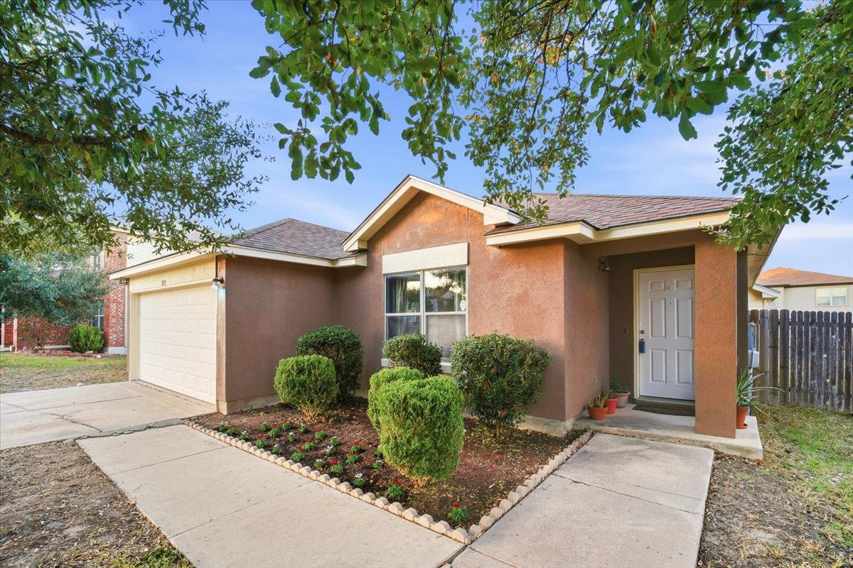 851 New Bridge Dr, Kyle, TX 78640