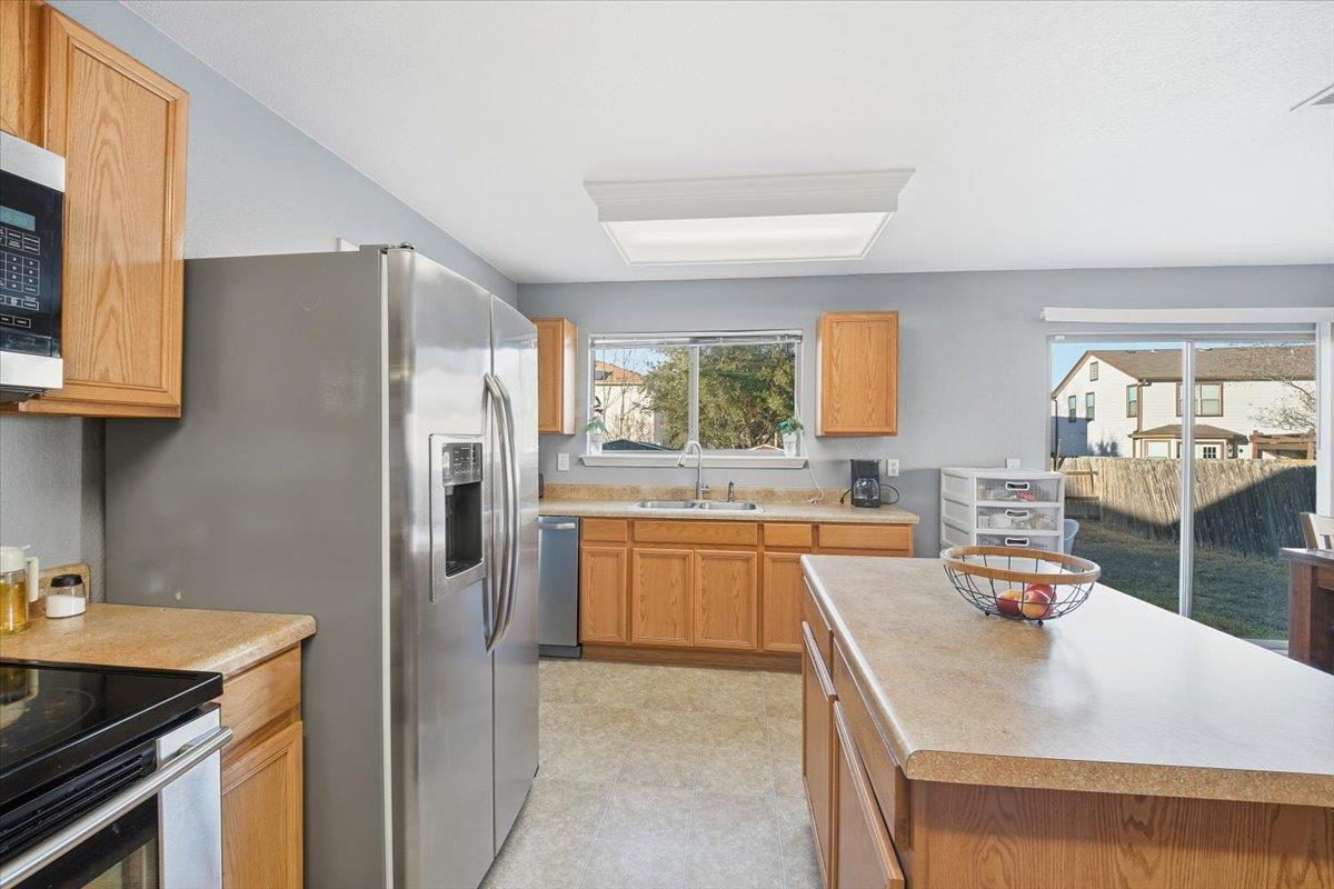 851 New Bridge Dr, Kyle, TX 78640