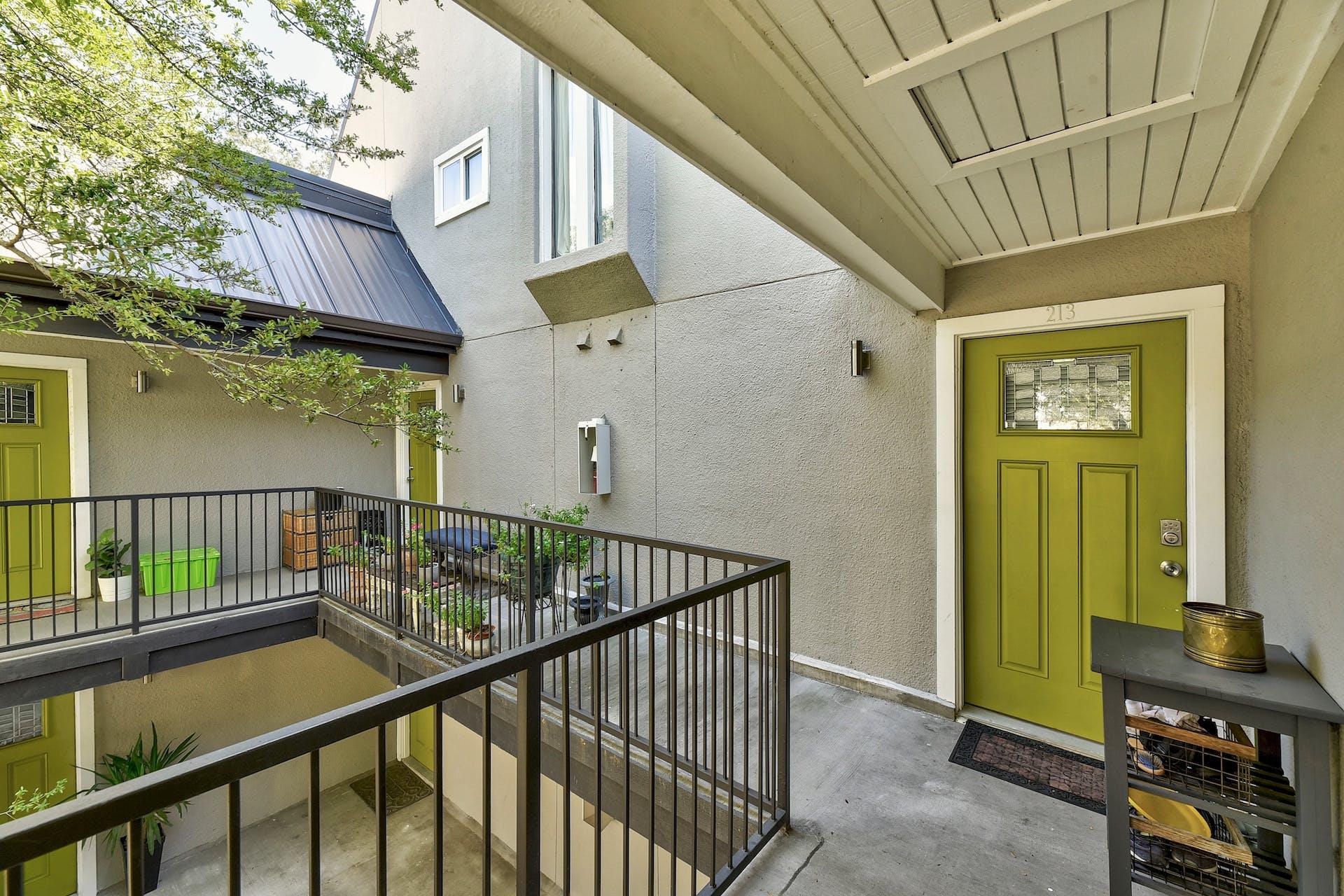 935 La Posada Dr # 213, Austin, TX 78752