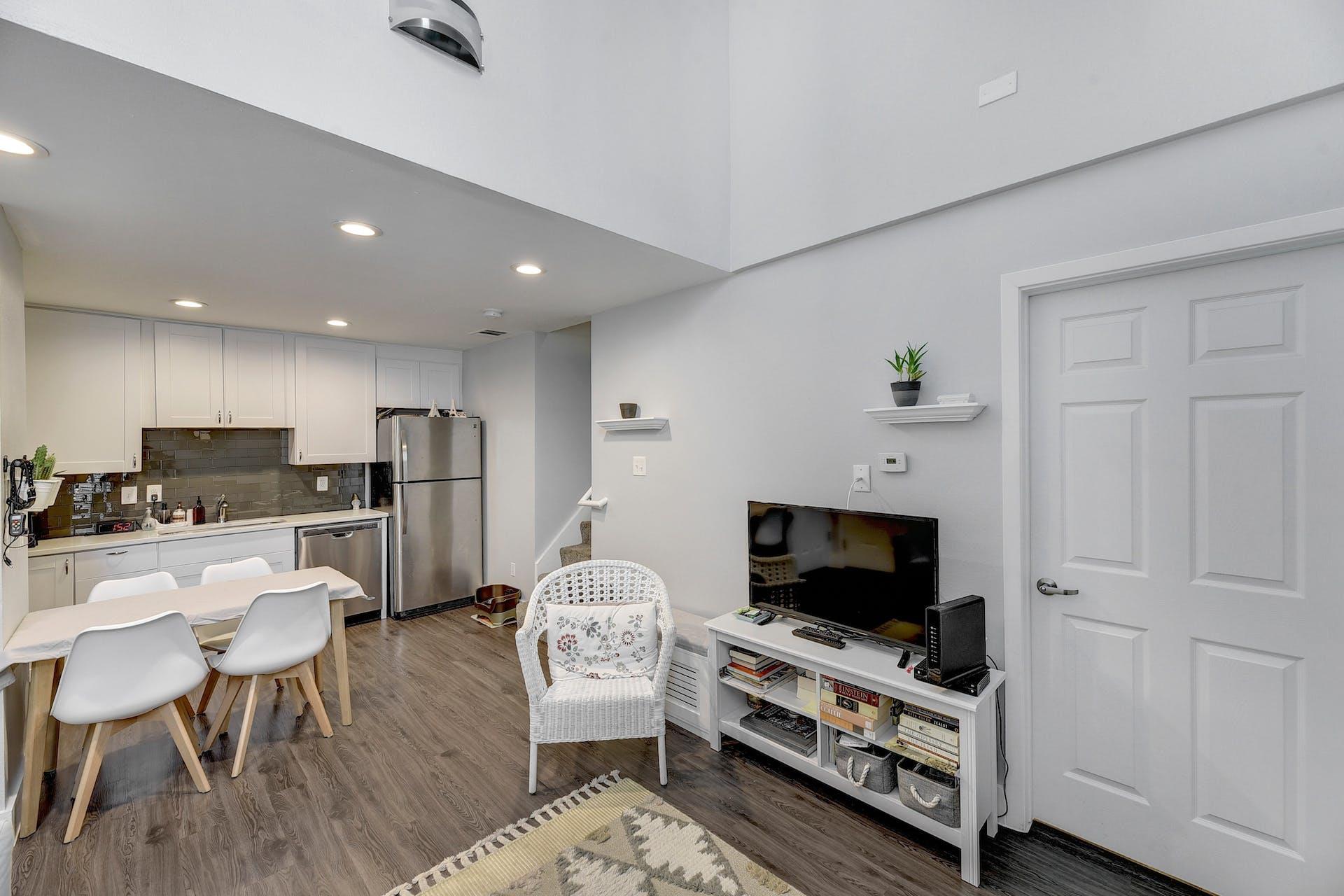 935 La Posada Dr # 213, Austin, TX 78752