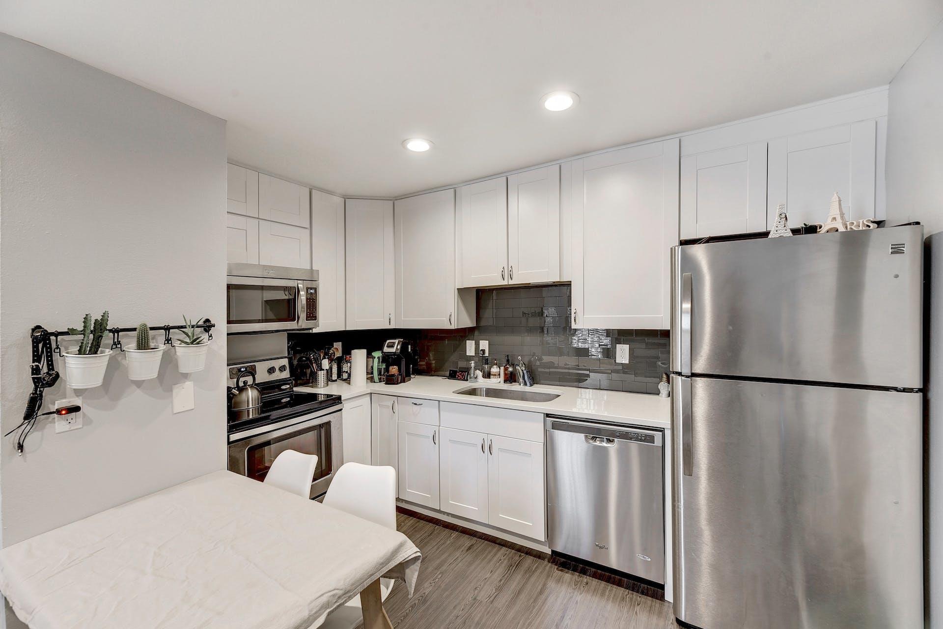 935 La Posada Dr # 213, Austin, TX 78752