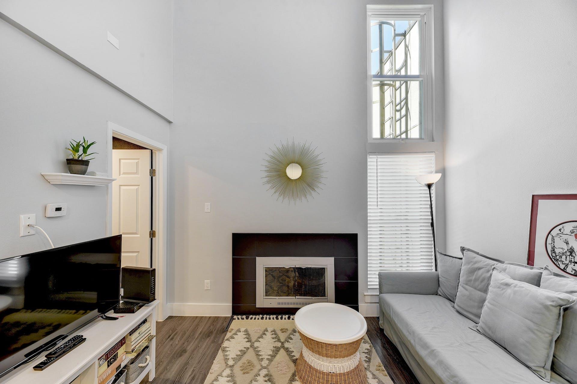 935 La Posada Dr # 213, Austin, TX 78752