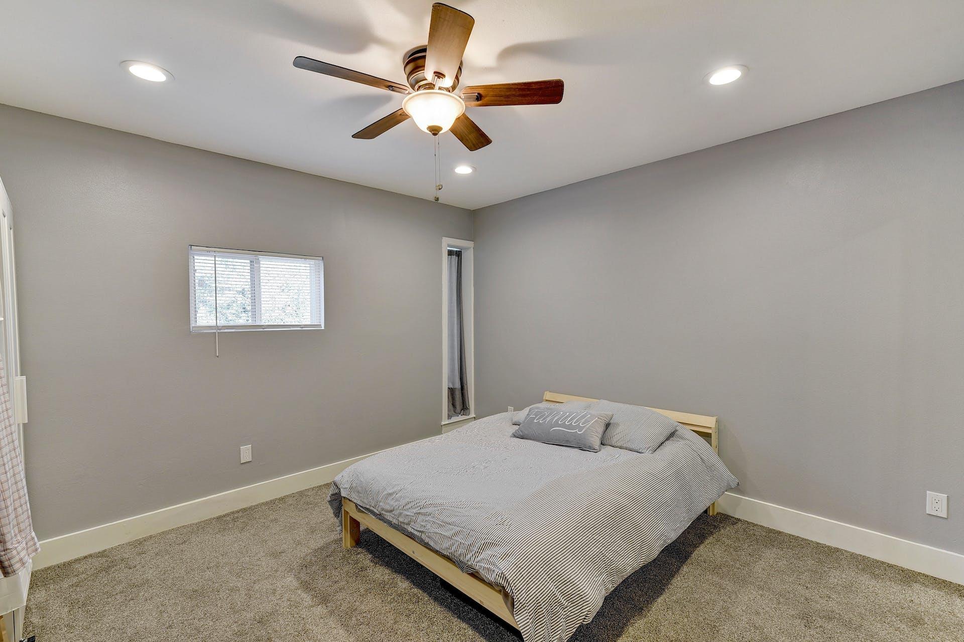 935 La Posada Dr # 213, Austin, TX 78752