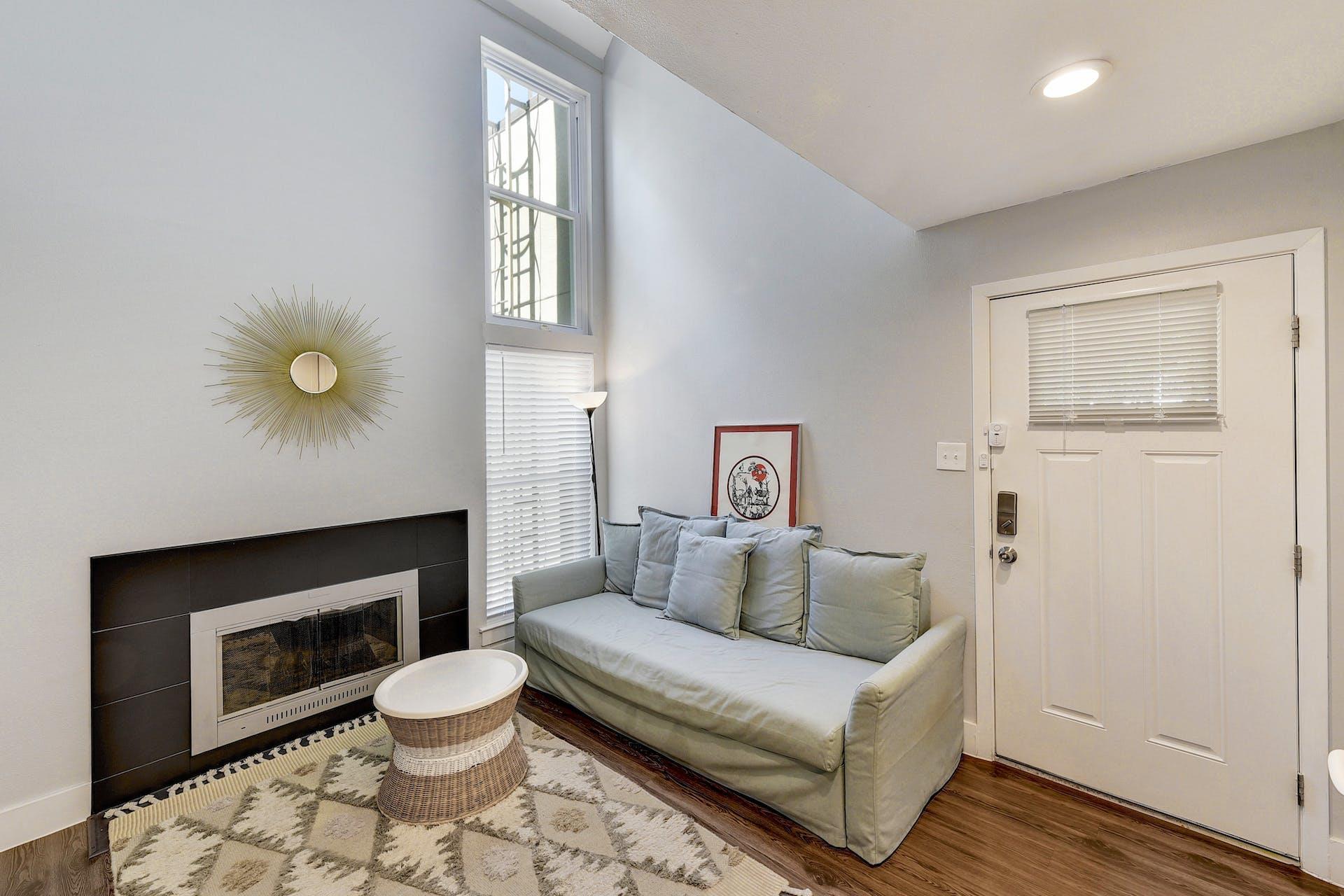 935 La Posada Dr # 213, Austin, TX 78752