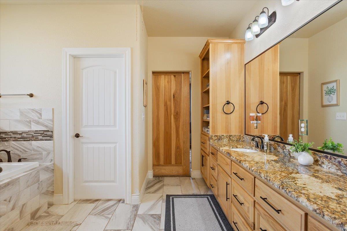 4002 Big Brooke Dr, Salado, TX 76571