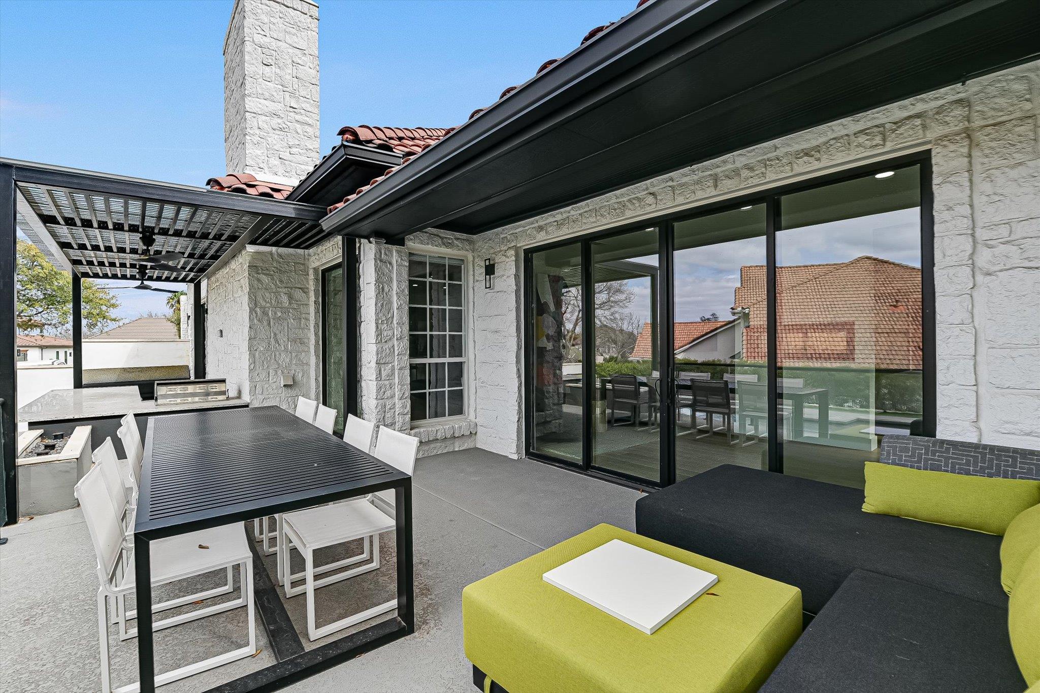 32 Wingreen Loop, The Hills, TX 78738