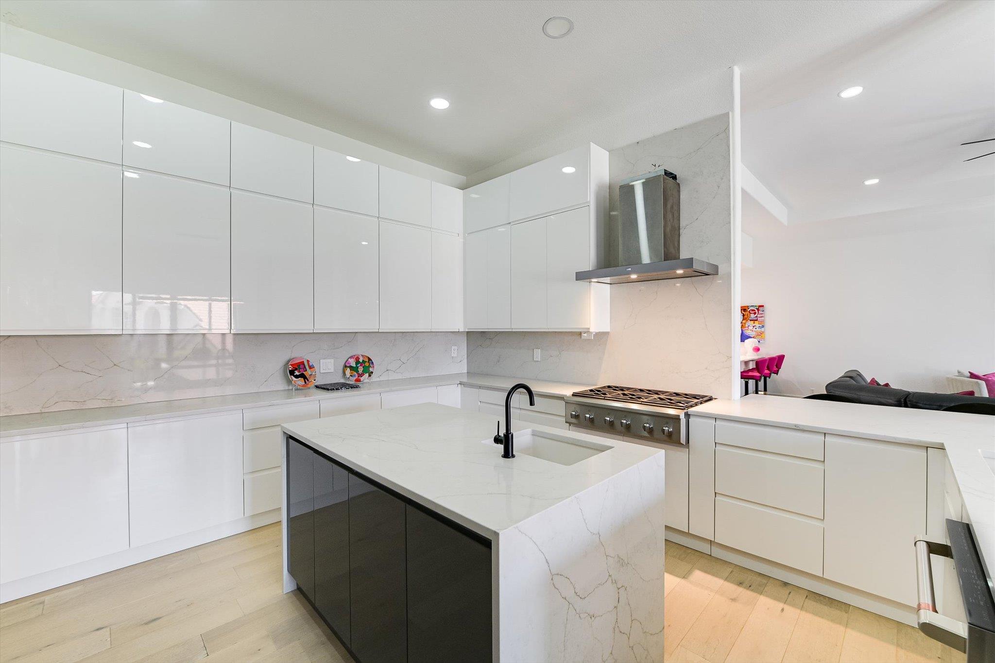 32 Wingreen Loop, The Hills, TX 78738