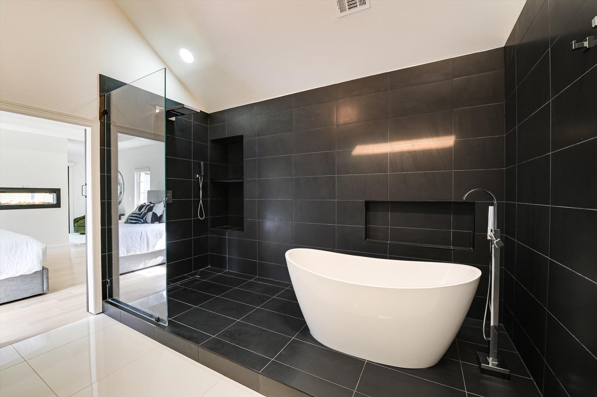 32 Wingreen Loop, The Hills, TX 78738