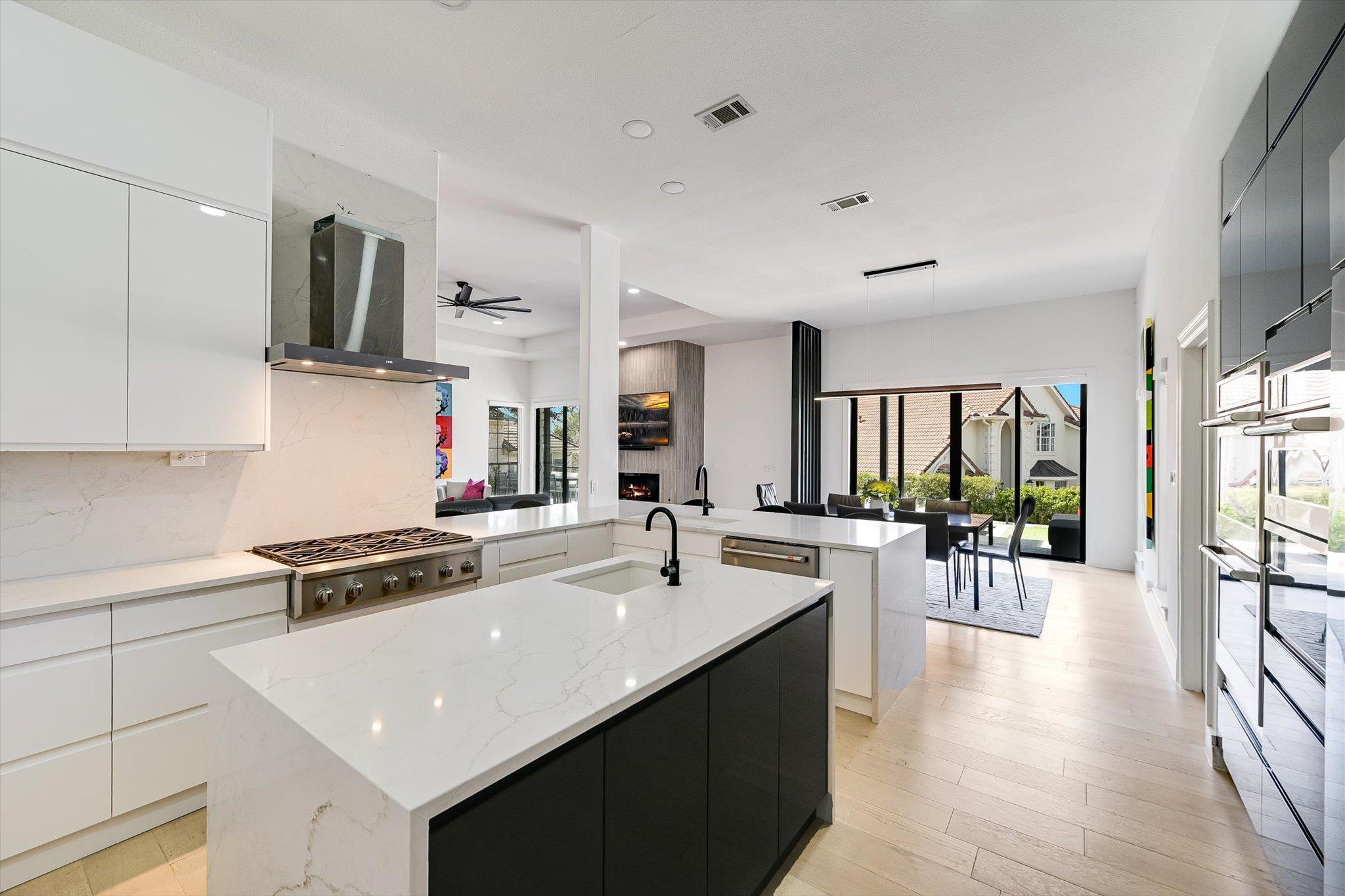 32 Wingreen Loop, The Hills, TX 78738